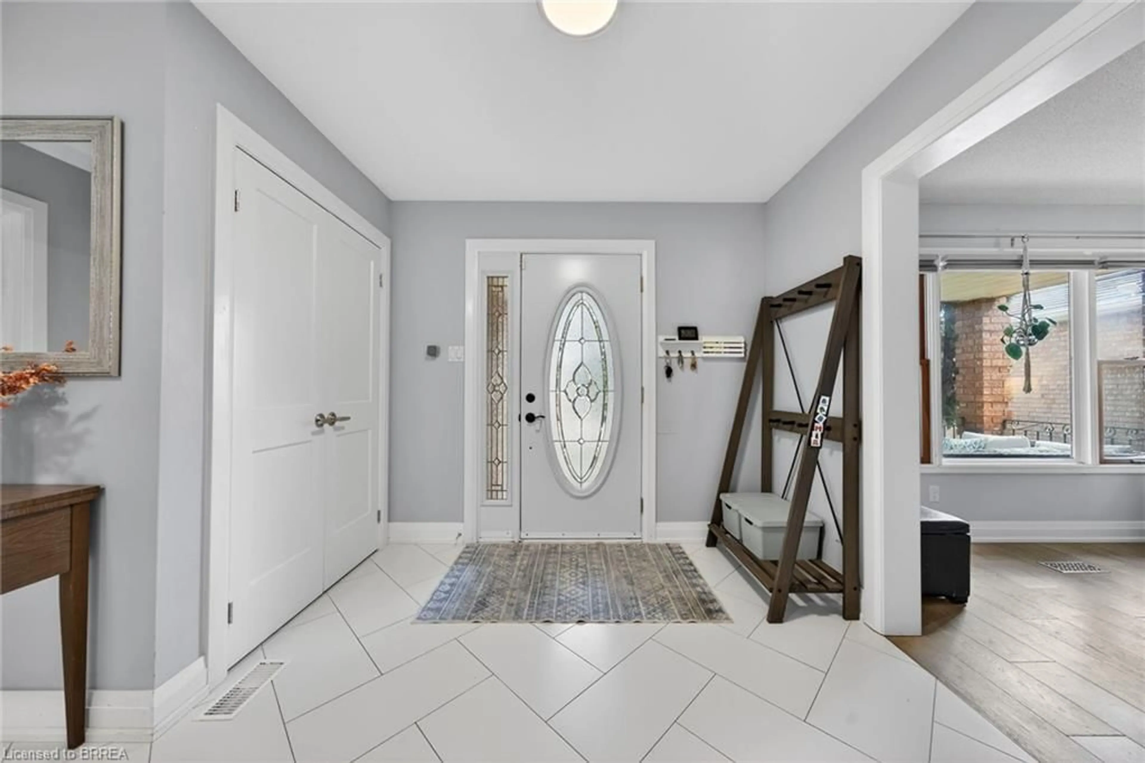 Indoor entryway for 3 Bowes Crt, Caledon Ontario L7E 1A5