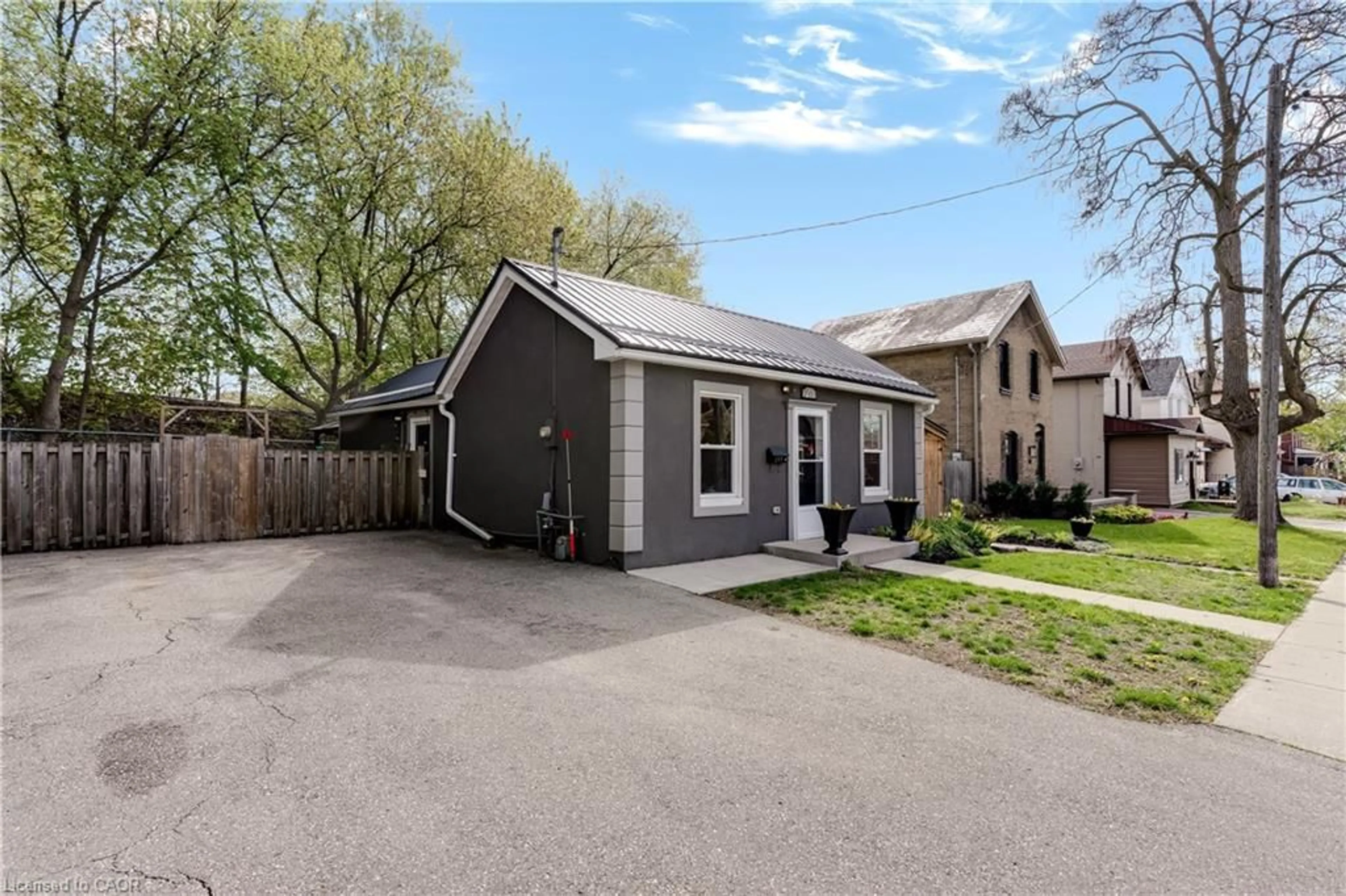 Unknown for 211 William St, Brantford Ontario N3T 3L6