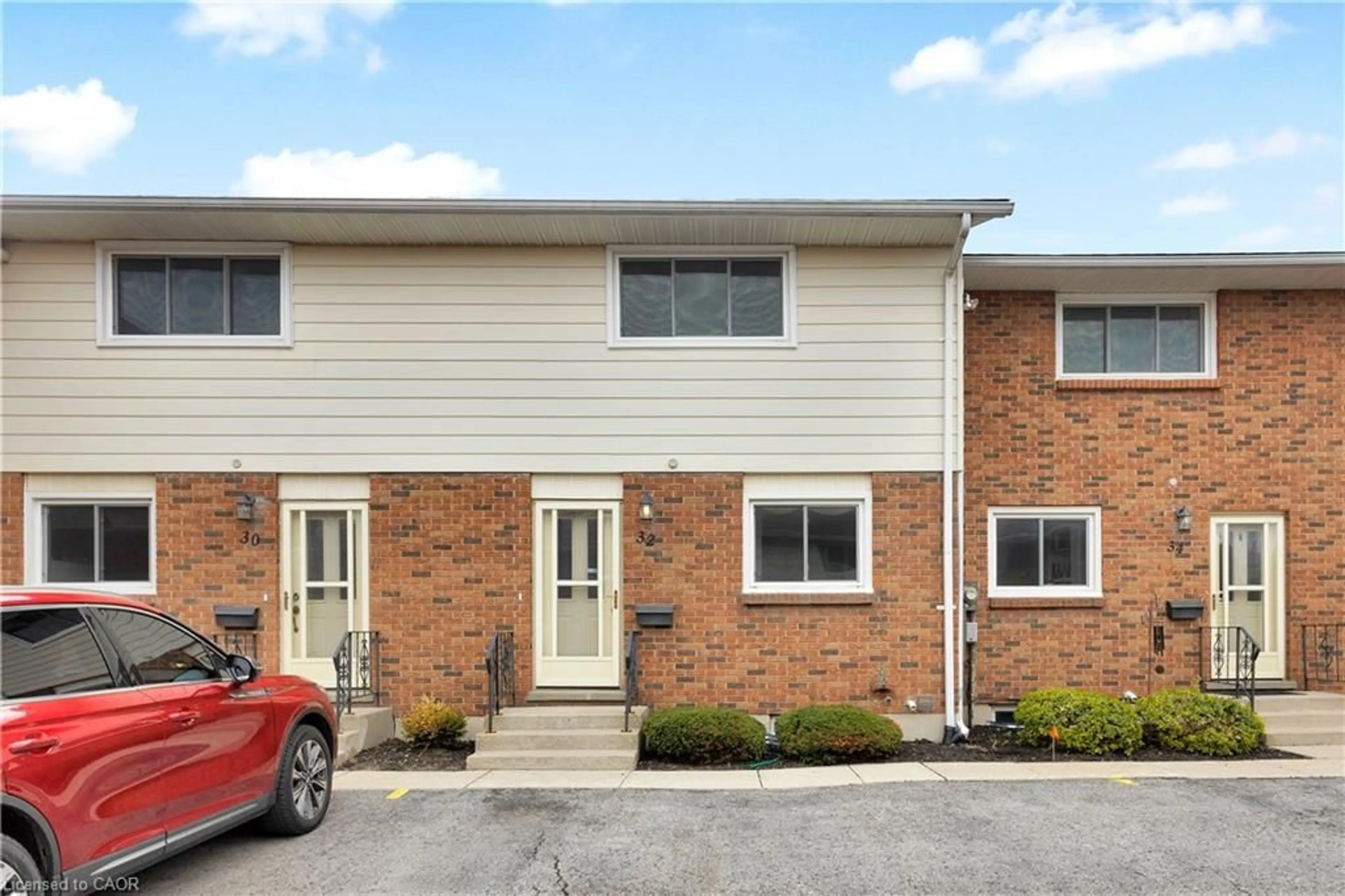 Home with brick exterior material, street for 32 Montclair Cres, Simcoe Ontario N3Y 4R9