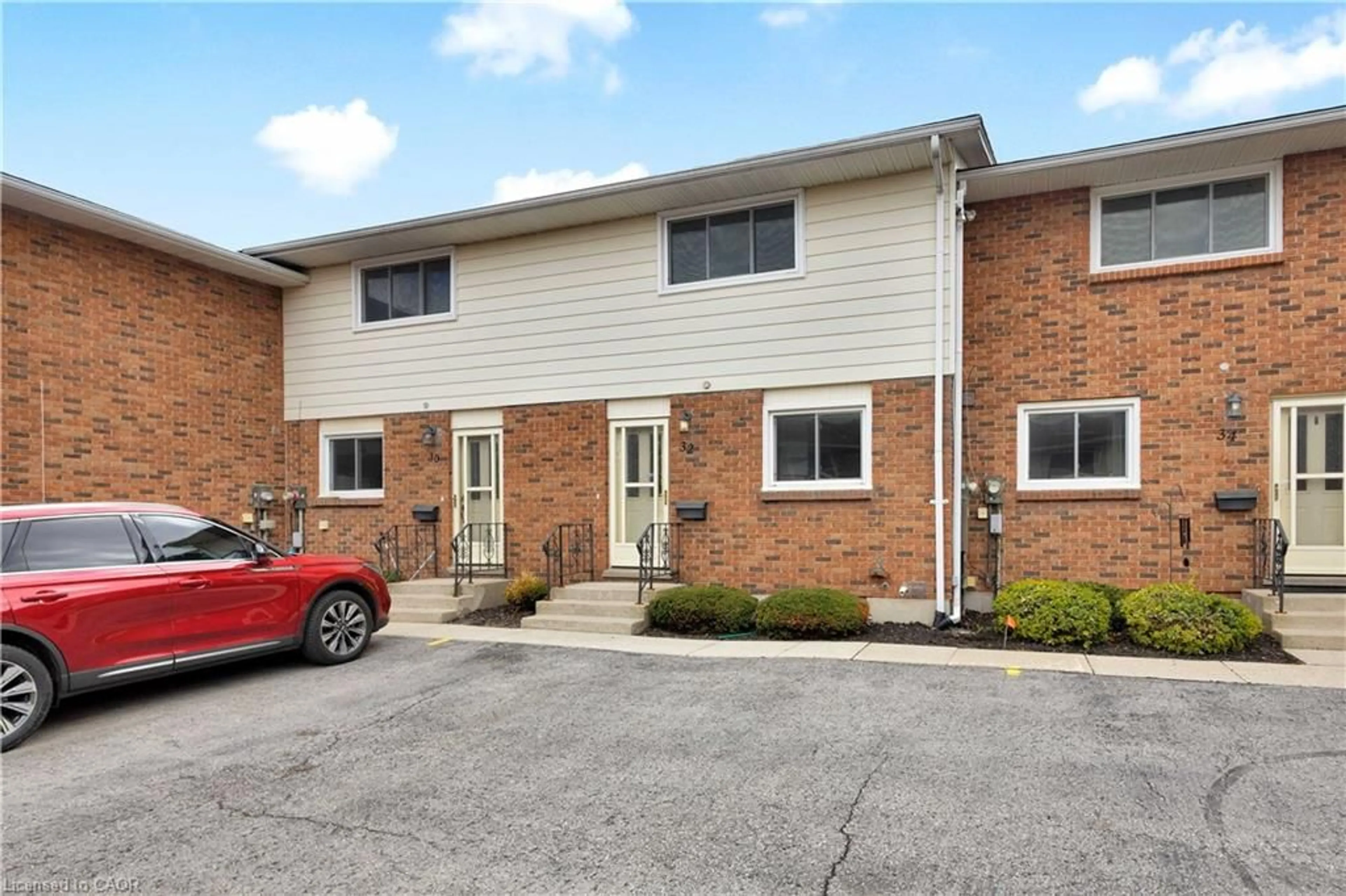 Home with brick exterior material, street for 32 Montclair Cres, Simcoe Ontario N3Y 4R9