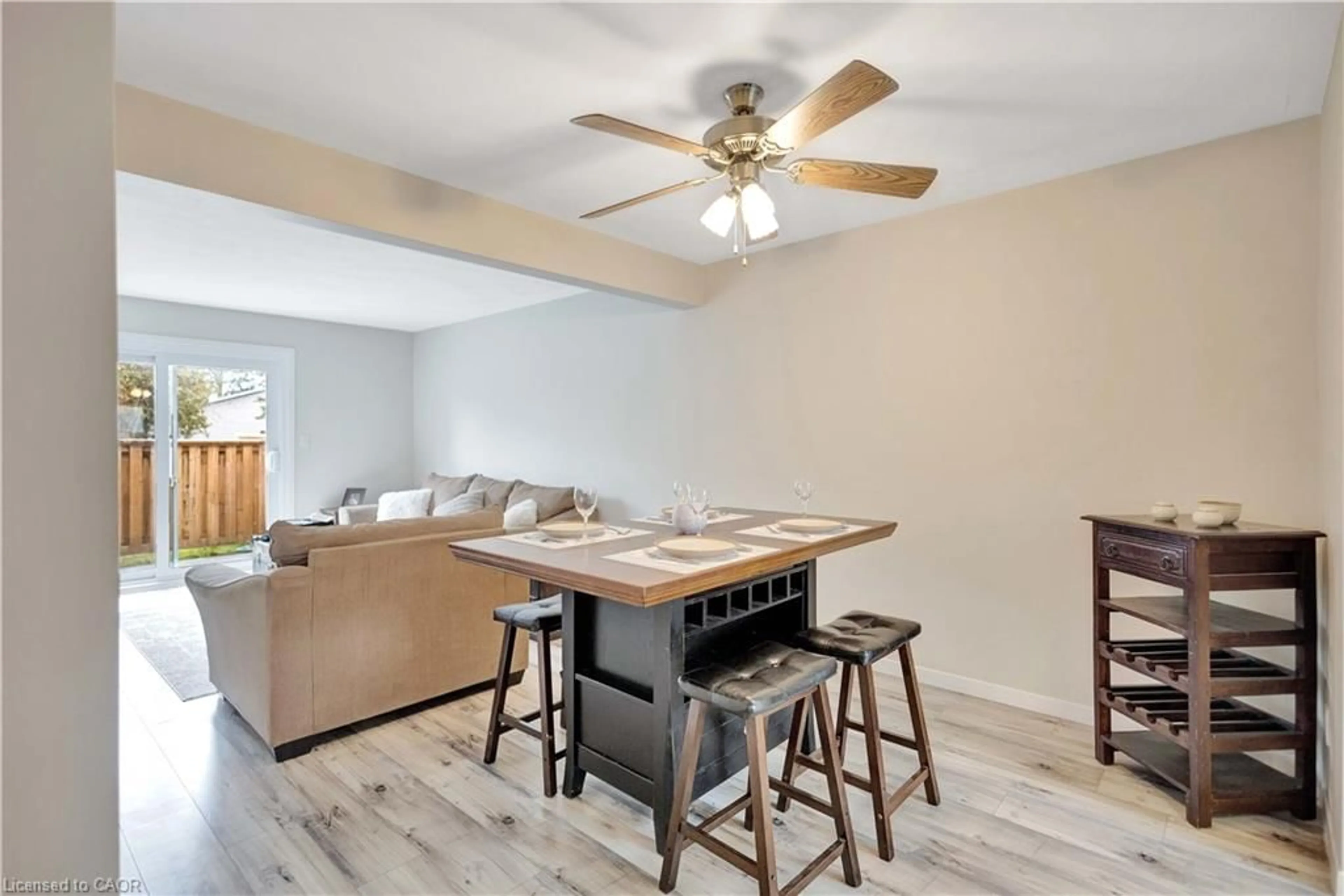 Living room with furniture, unknown for 32 Montclair Cres, Simcoe Ontario N3Y 4R9