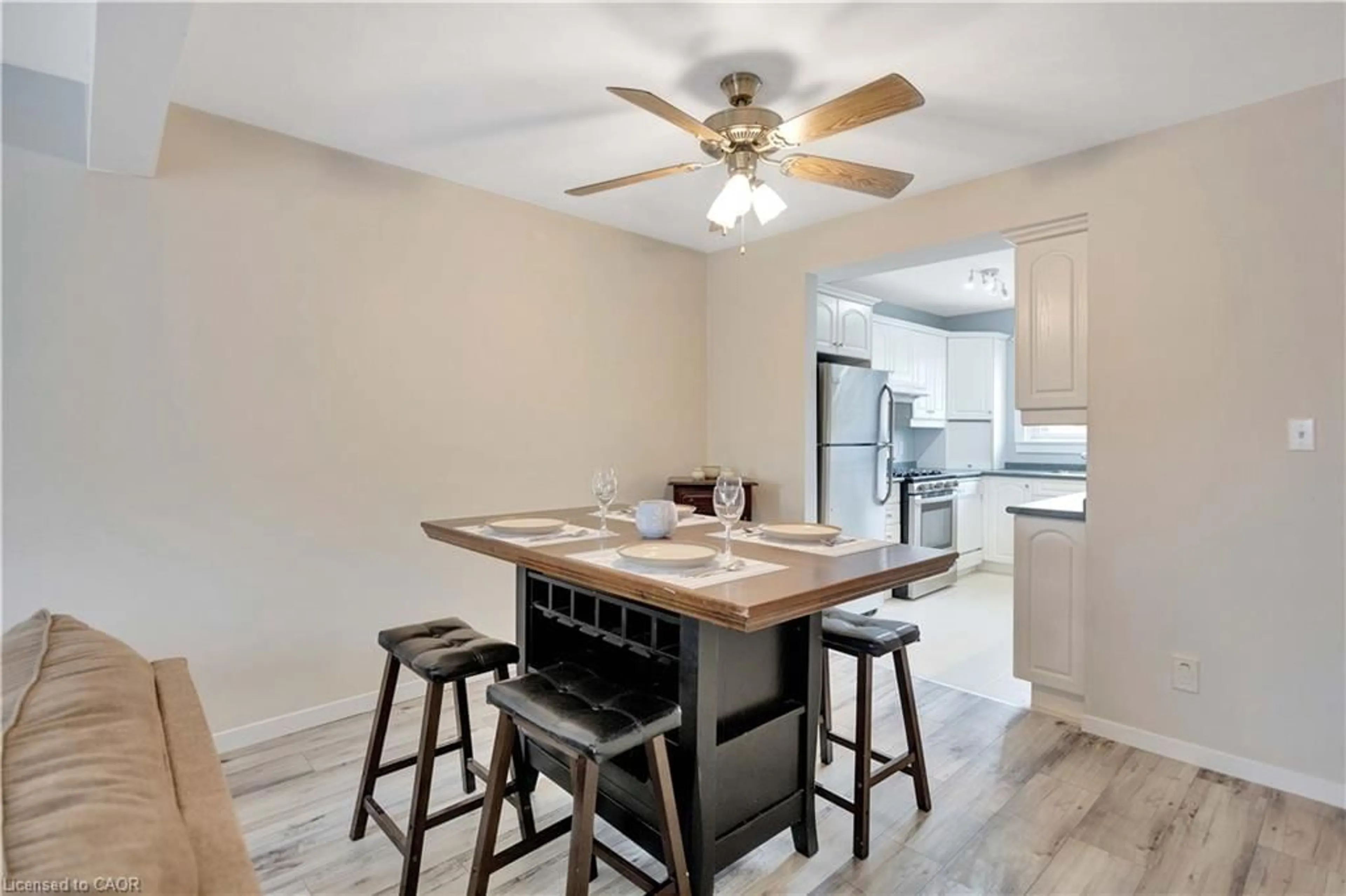 Open concept kitchen, unknown for 32 Montclair Cres, Simcoe Ontario N3Y 4R9