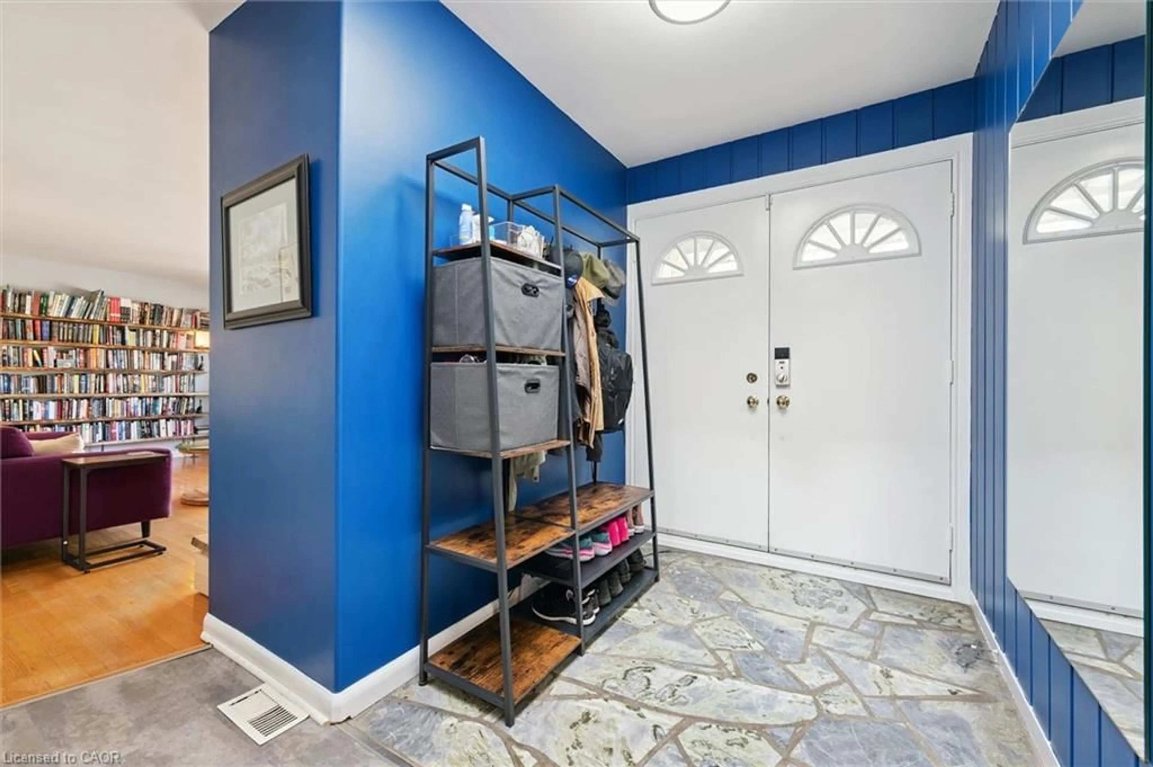 Indoor entryway for 31 Forest Hill Dr, Kitchener Ontario N2M 4G2