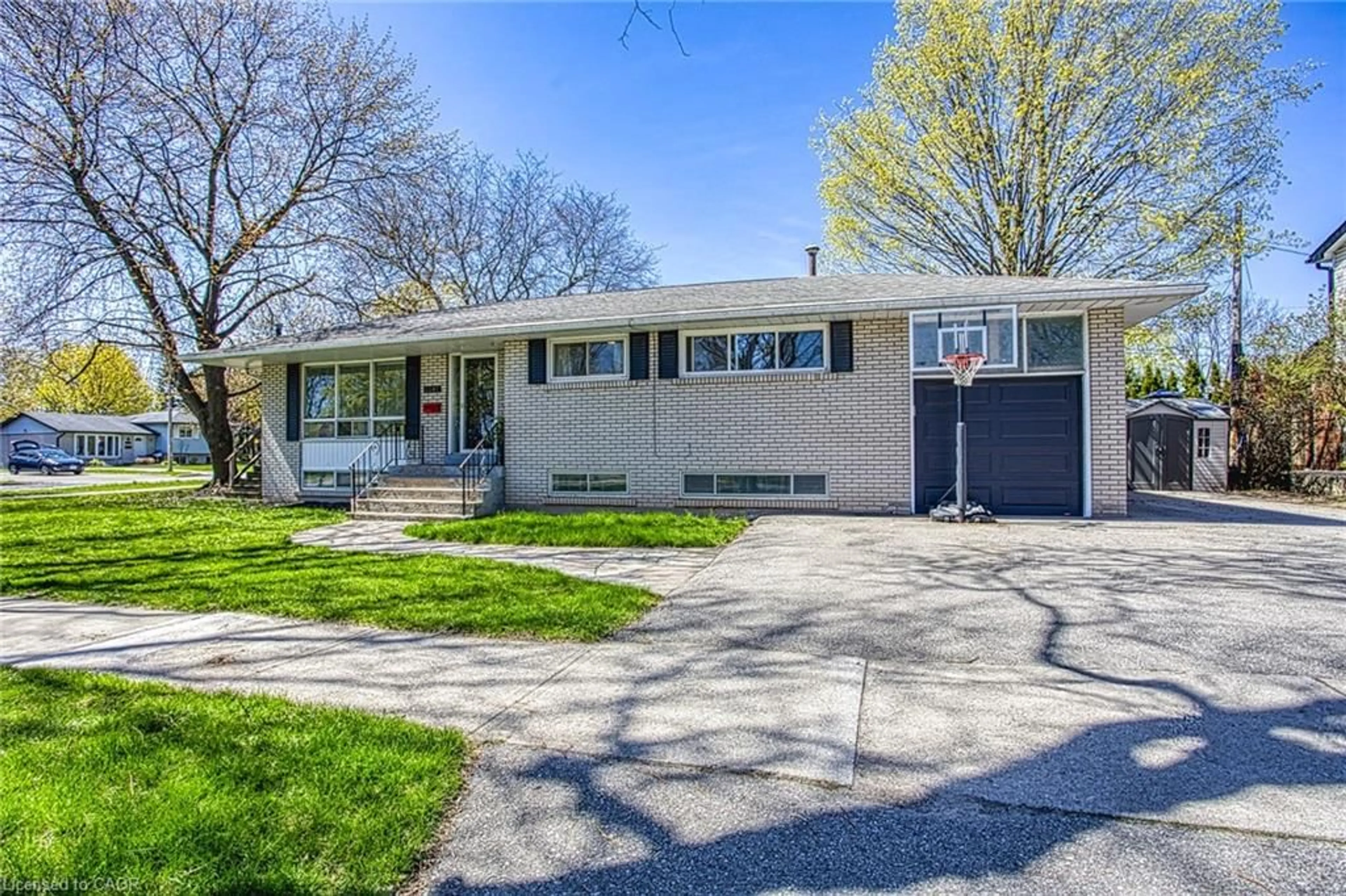 Home with vinyl exterior material, street for 2387 Cyprus Ave, Burlington Ontario L7P 1G5