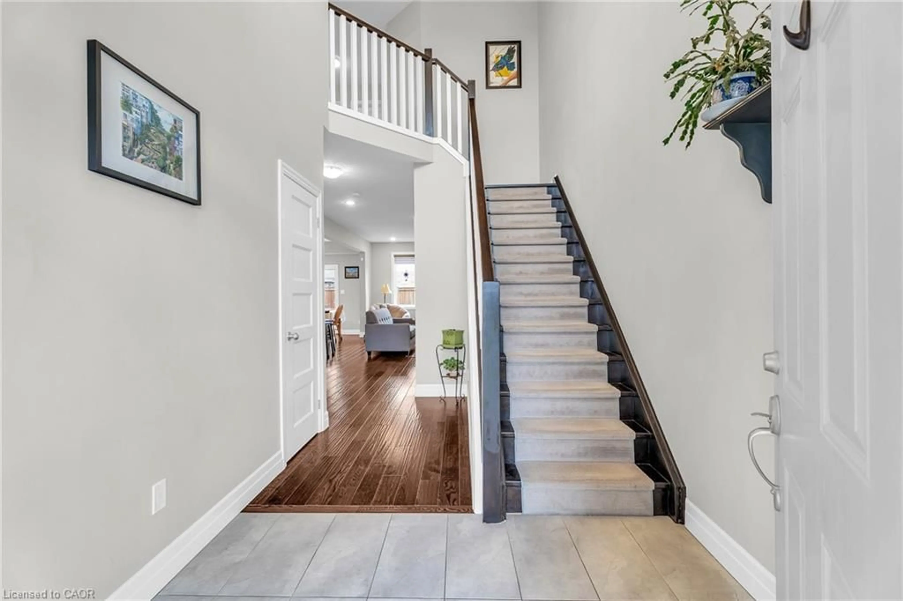 Indoor entryway for 2666 Tokala Trail, London Ontario N6G 0L6