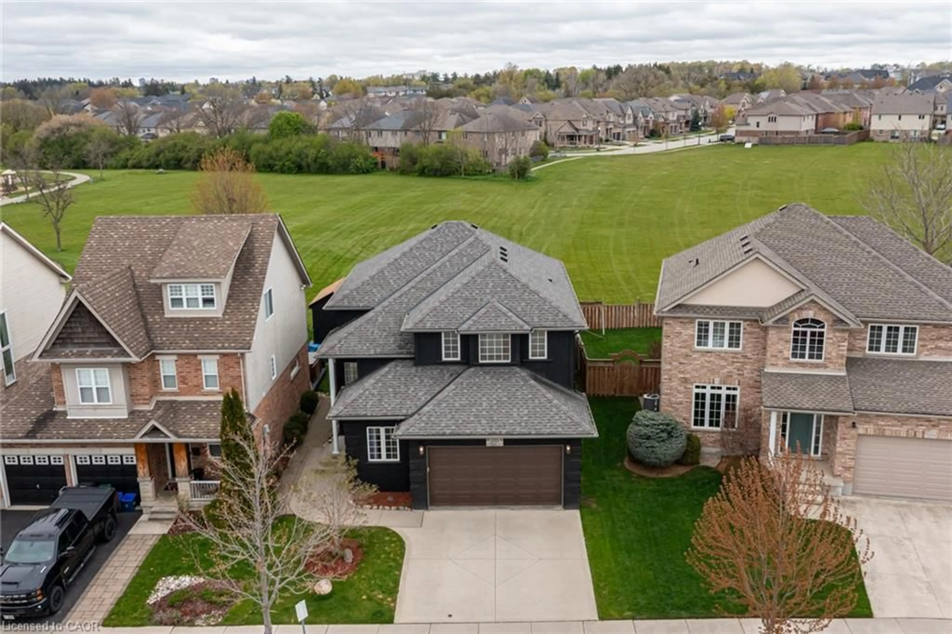 A pic from outside/outdoor area/front of a property/back of a property/a pic from drone, street for 210 Hawkswood Dr, Kitchener Ontario N2K 4J3