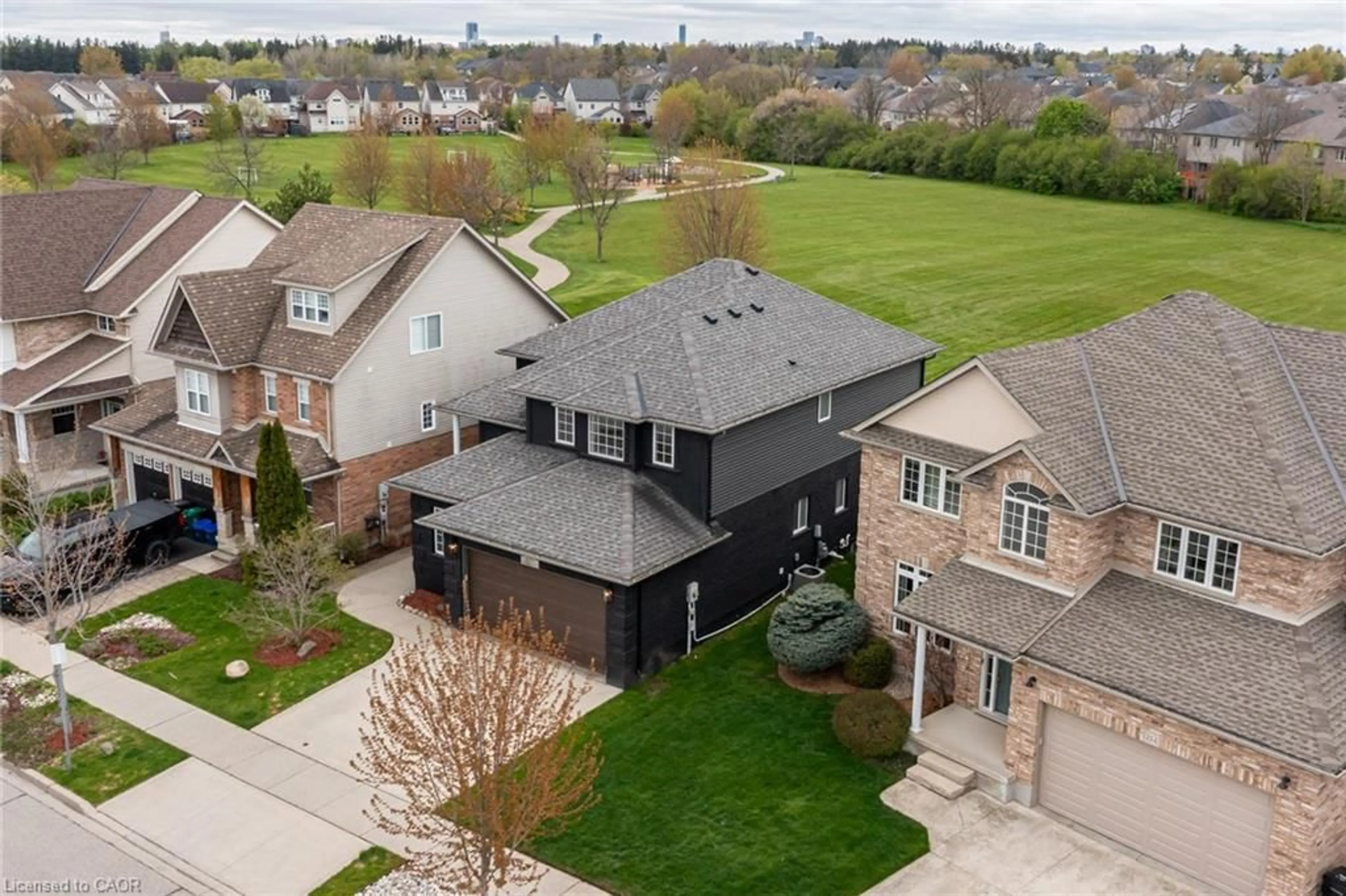 A pic from outside/outdoor area/front of a property/back of a property/a pic from drone, street for 210 Hawkswood Dr, Kitchener Ontario N2K 4J3