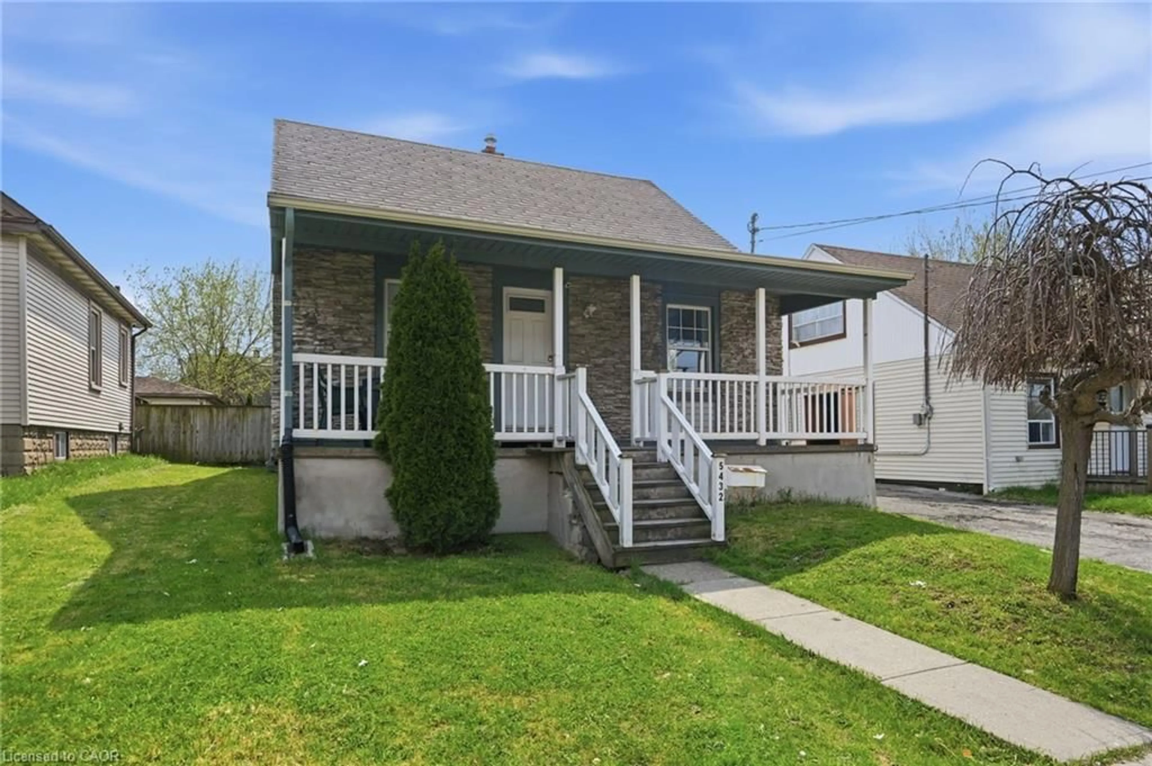 Home with vinyl exterior material, street for 5432 Mcrae St, Niagara Falls Ontario L2E 1R5