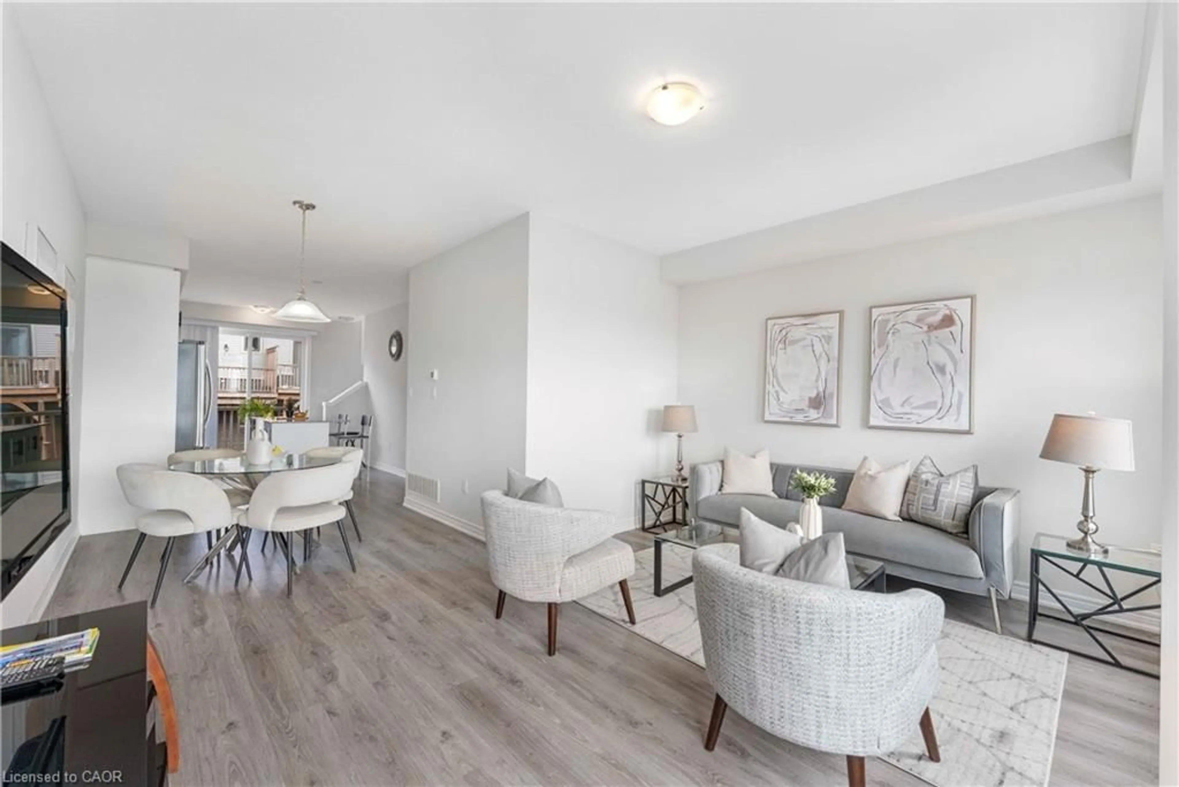 Living room with furniture, wood/laminate floor for 50 Hollywood Crt, Cambridge Ontario N1R 0C7