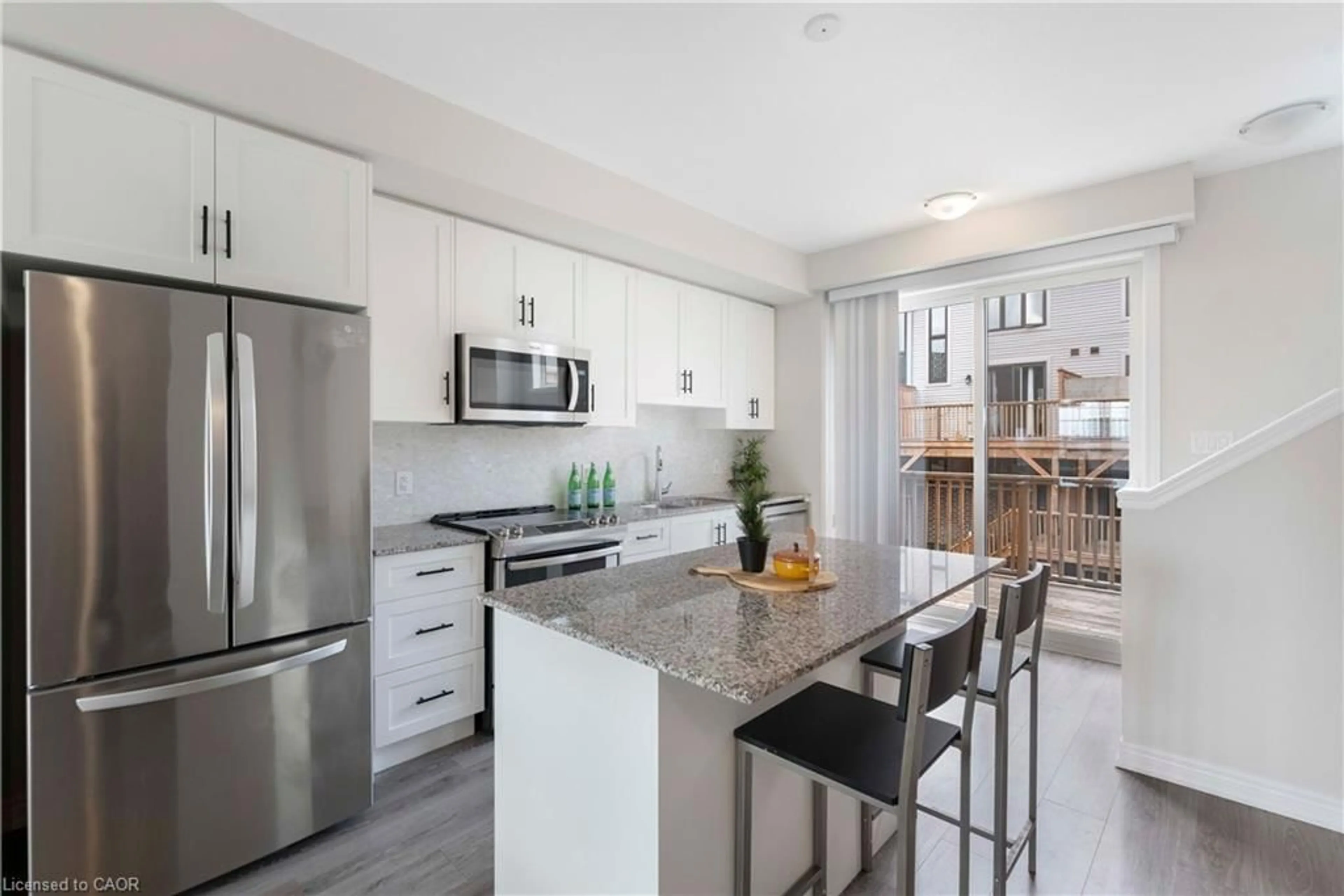 Open concept kitchen, ceramic/tile floor for 50 Hollywood Crt, Cambridge Ontario N1R 0C7