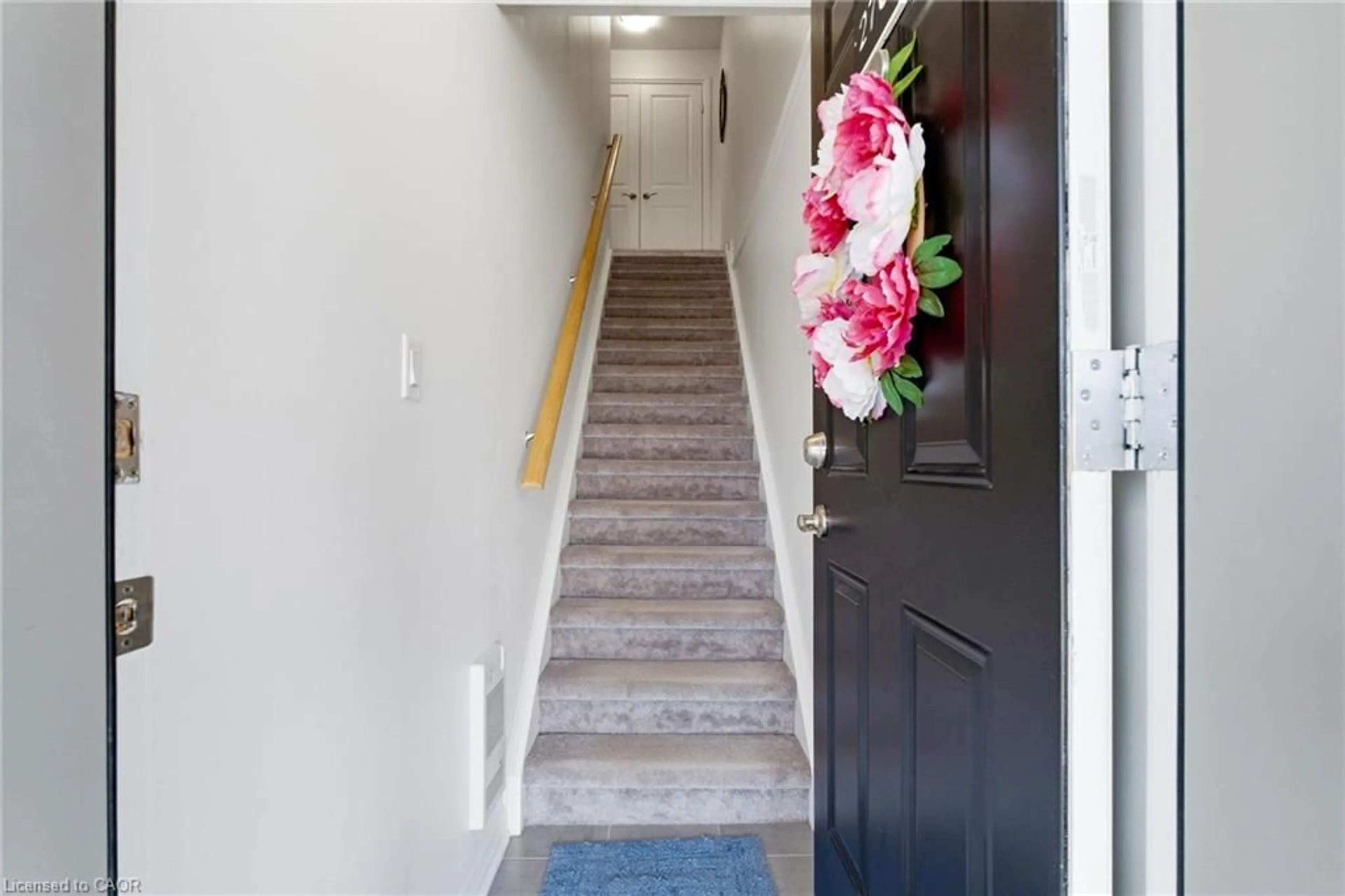 Indoor foyer for 1989 Ottawa St #27C, Kitchener Ontario N2E 0G7
