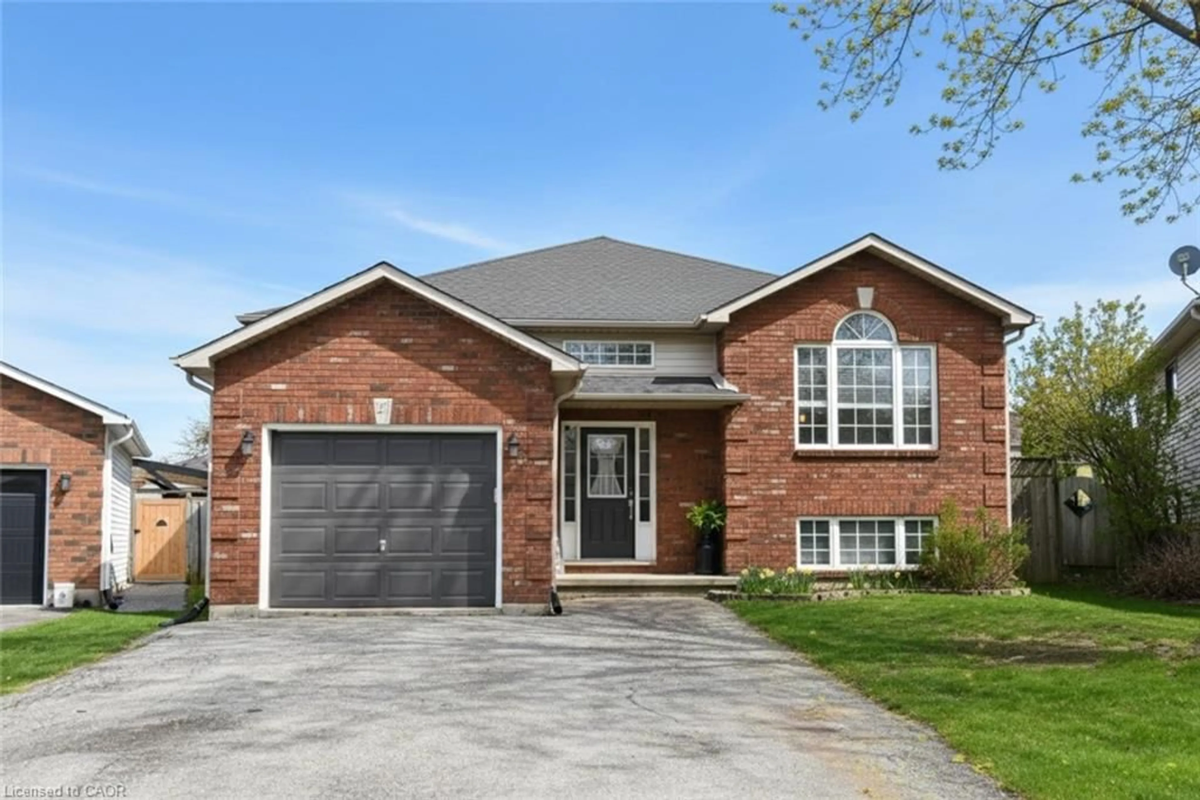 Home with brick exterior material, street for 21 Glengary Cres, Caledonia Ontario N3W 2L7