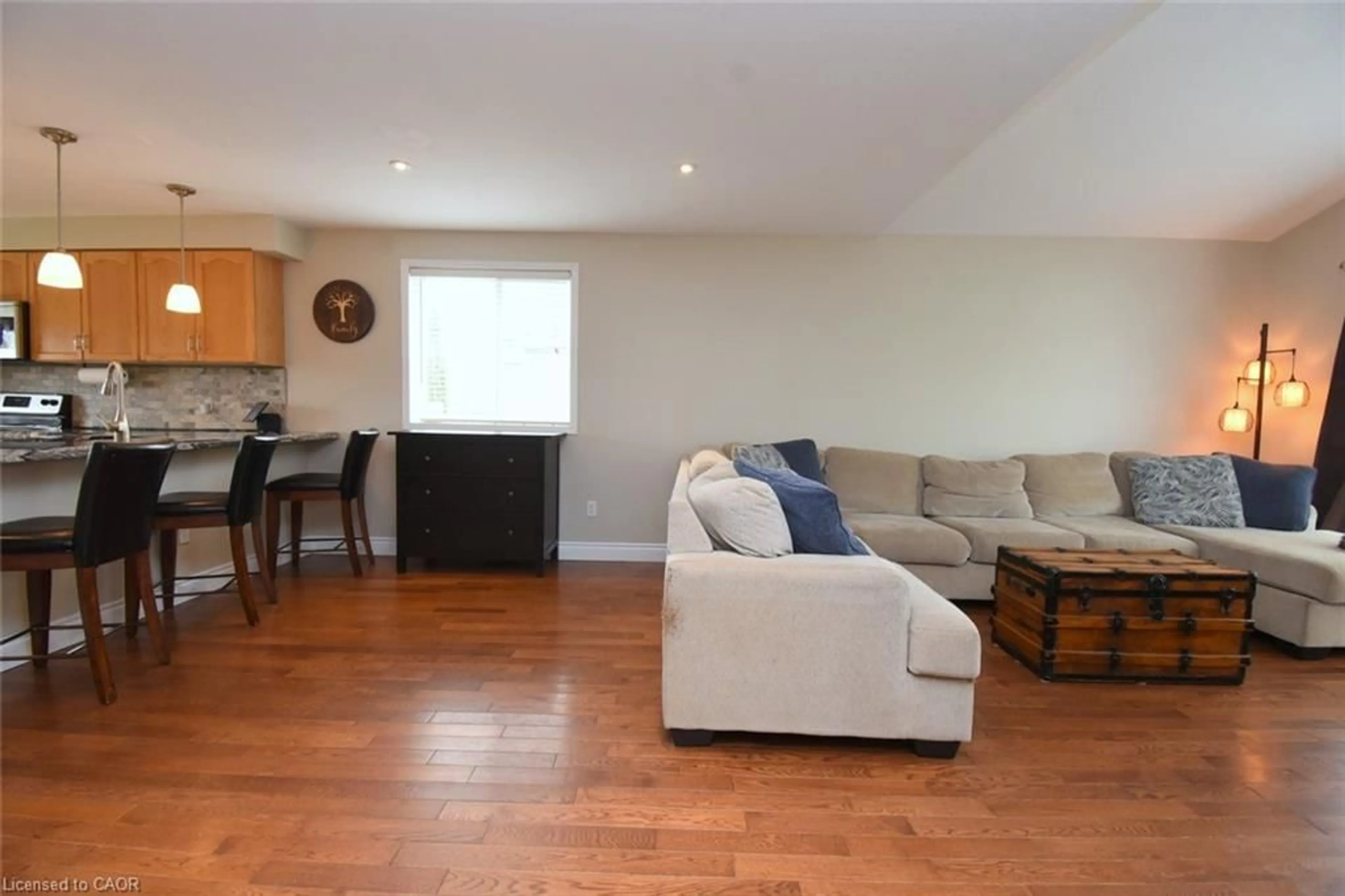 Living room with furniture, wood/laminate floor for 21 Glengary Cres, Caledonia Ontario N3W 2L7