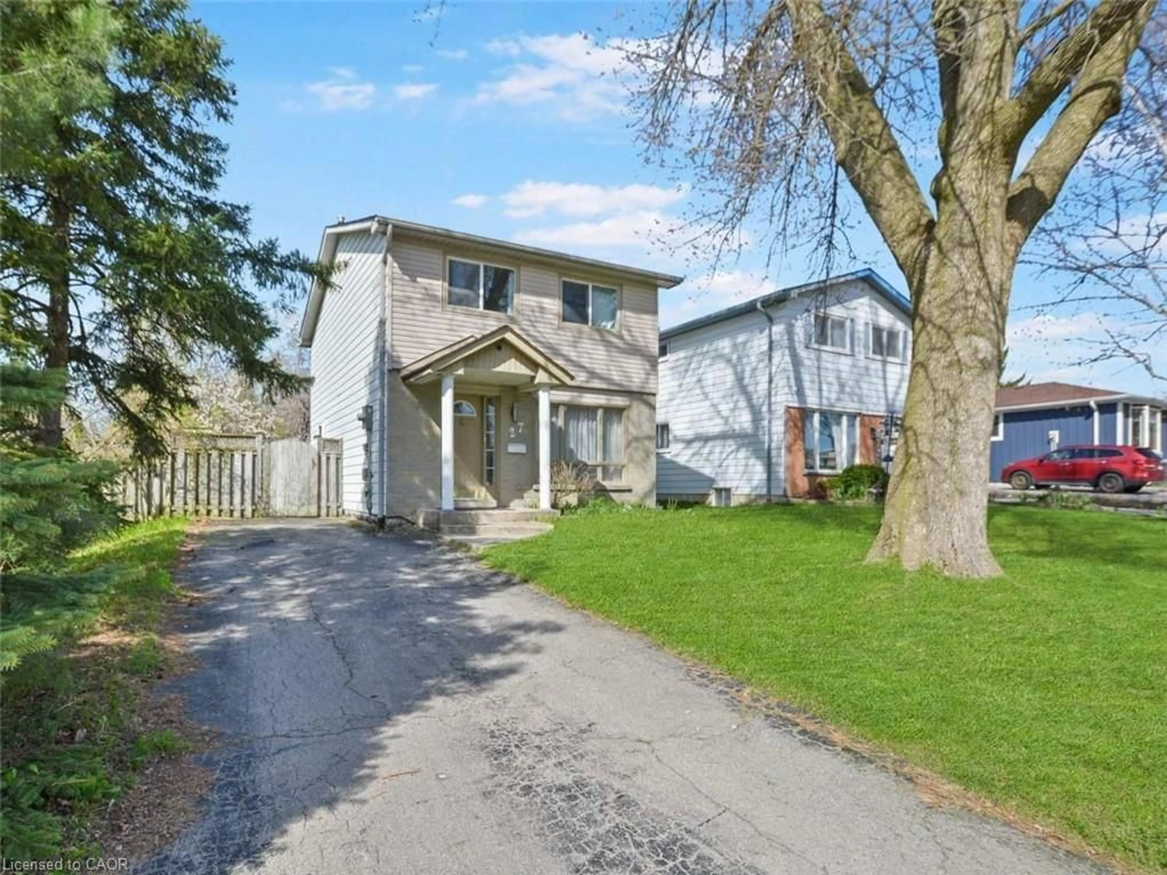 A pic from outside/outdoor area/front of a property/back of a property/a pic from drone, street for 27 Heatherdale Pl, Hamilton Ontario L9C 6K7
