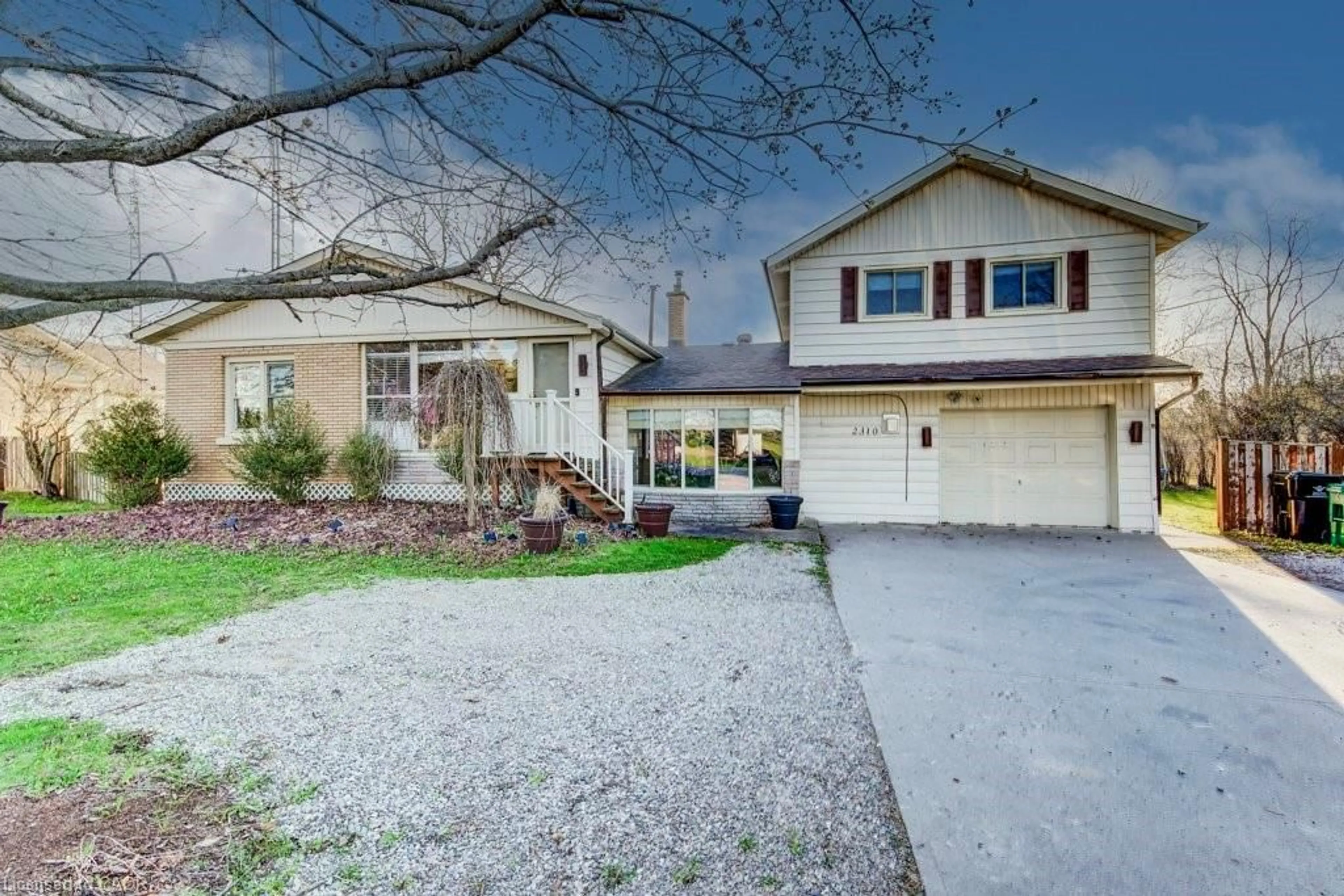 A pic from outside/outdoor area/front of a property/back of a property/a pic from drone, street for 2310 Fountain St, Cambridge Ontario N3H 1J3