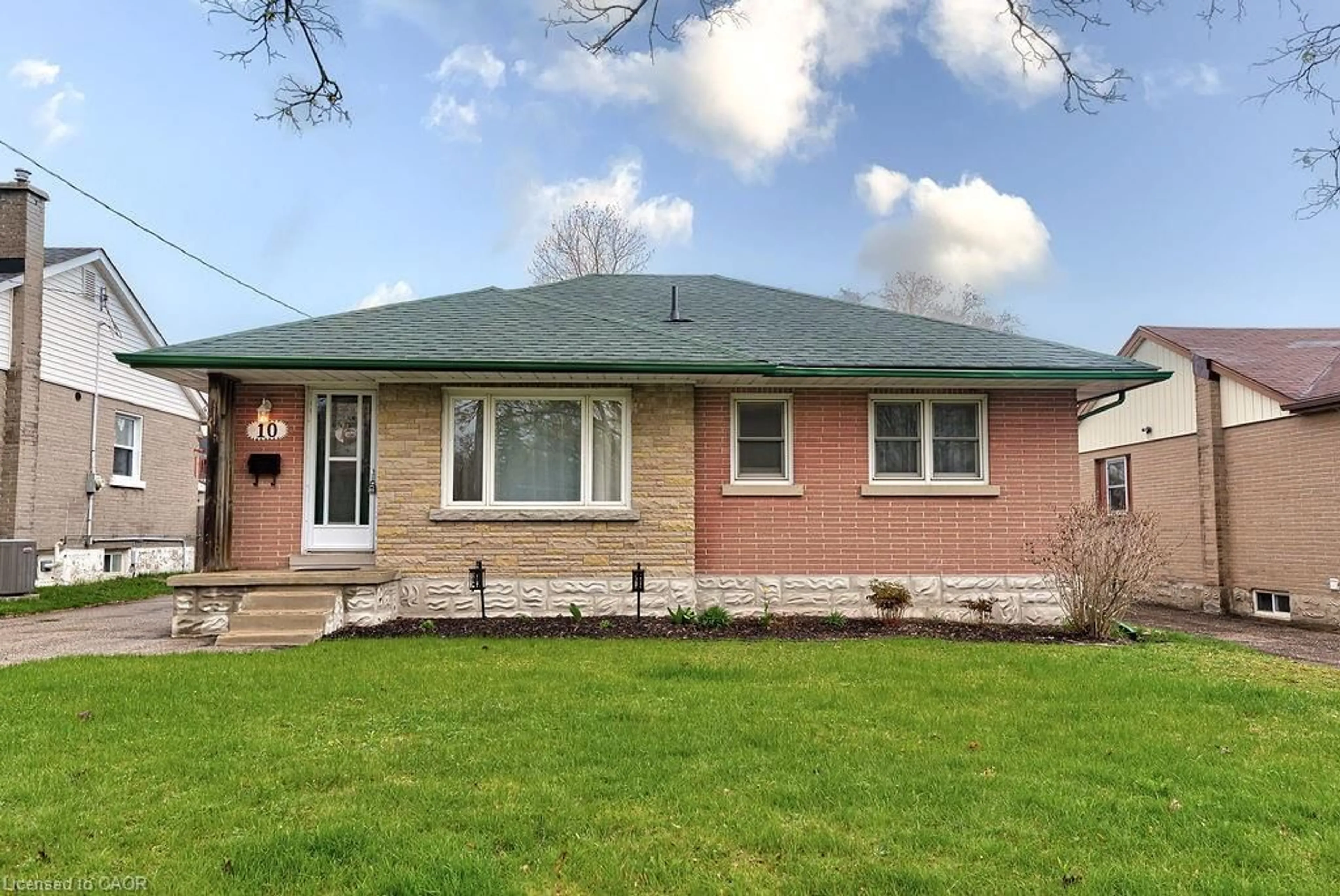 Home with brick exterior material, street for 10 Elmwood Ave, Kitchener Ontario N2H 6G4
