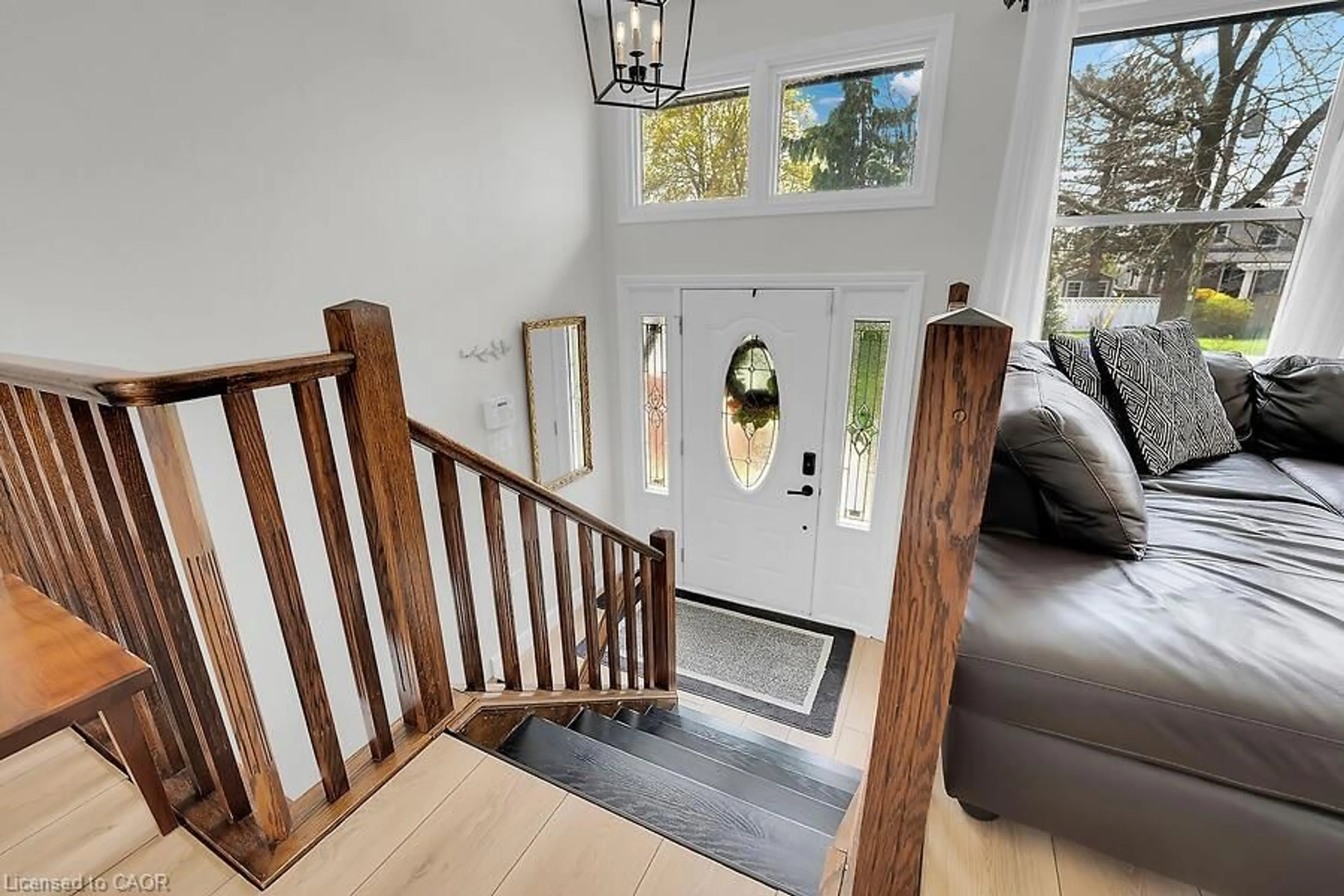 Stairs for 486 Winniett St, Caledonia Ontario N3W 1E4