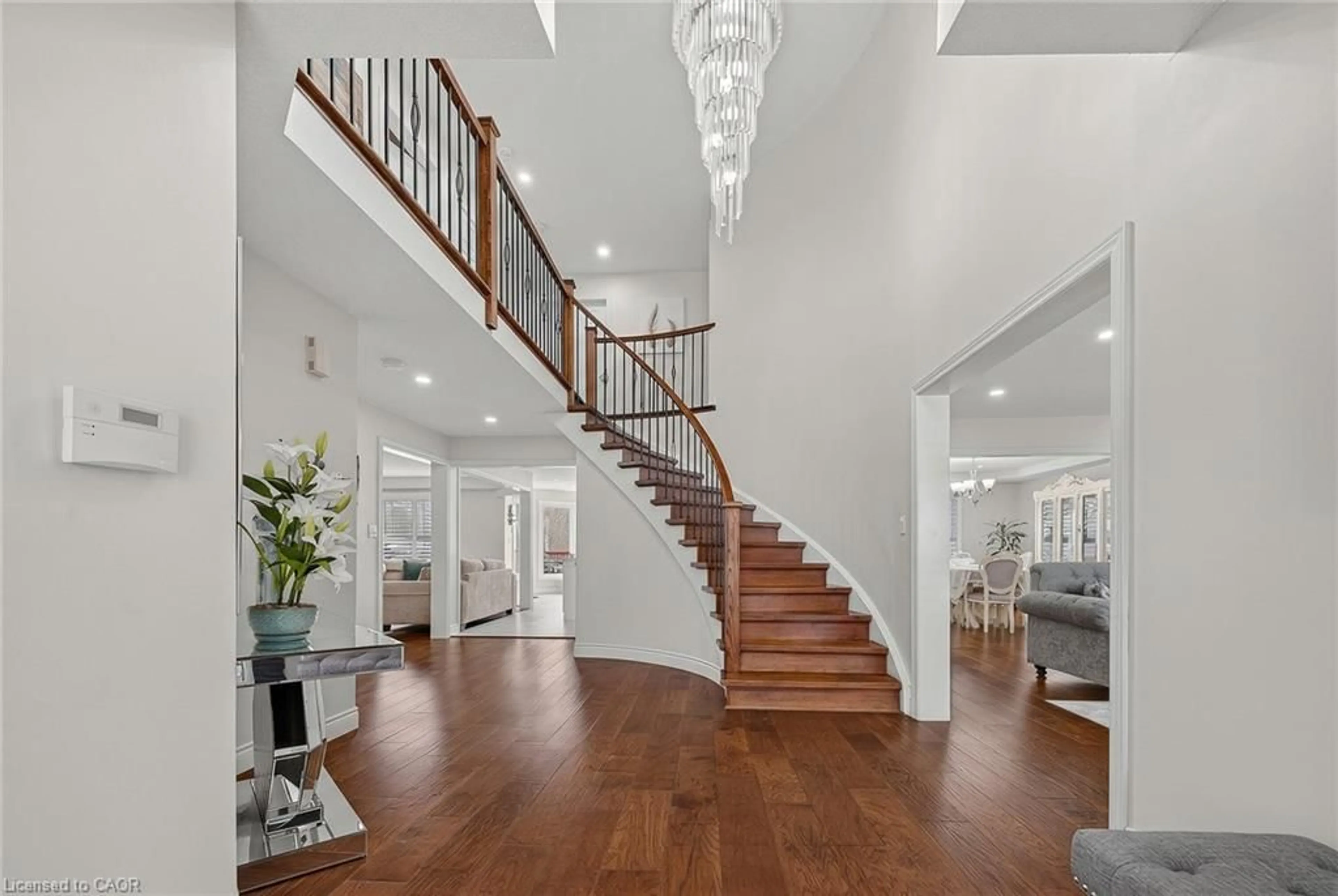 Indoor foyer for 79 Holbrook Cres, Cambridge Ontario N1T 1V7