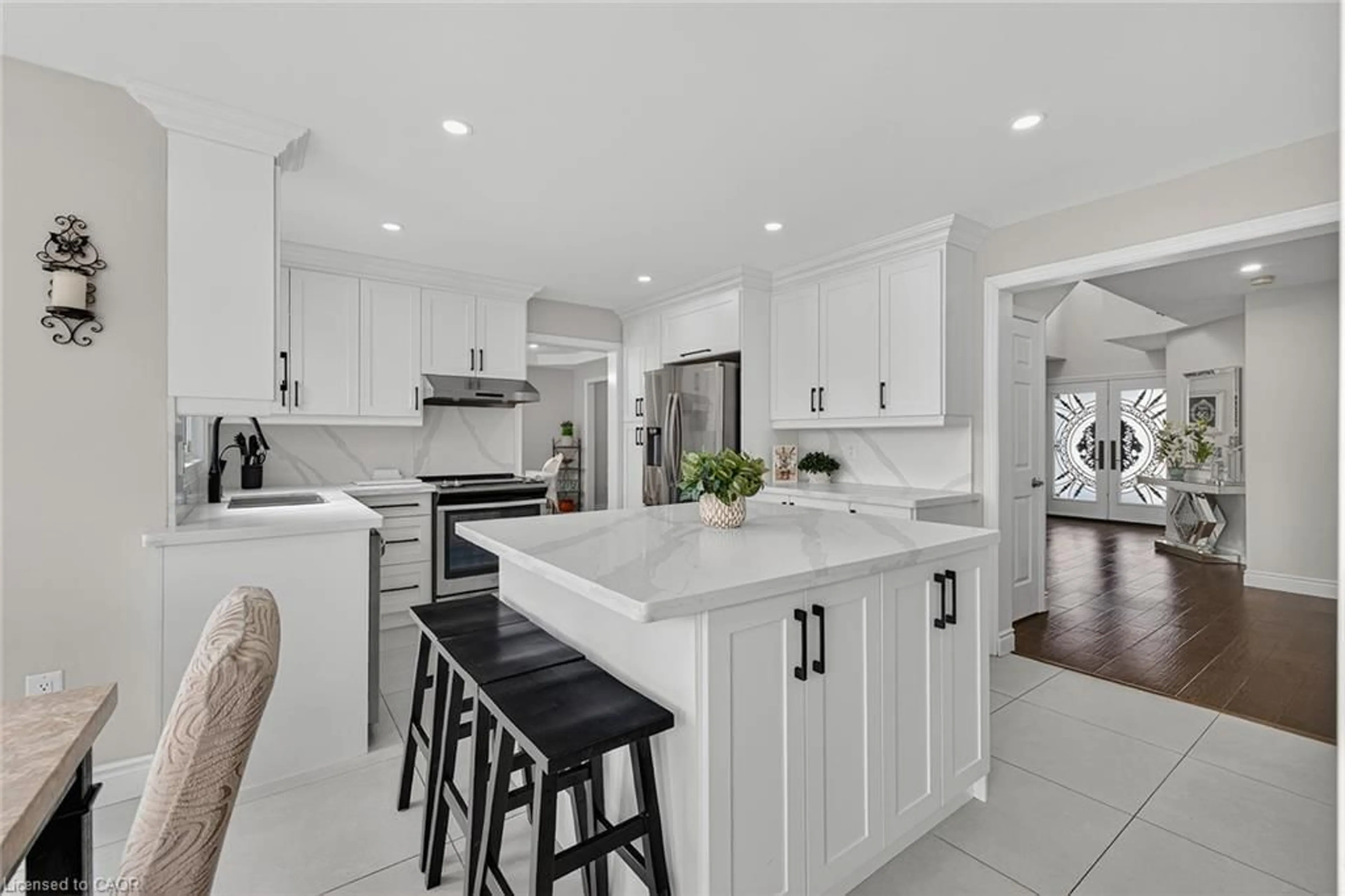 Open concept kitchen, ceramic/tile floor for 79 Holbrook Cres, Cambridge Ontario N1T 1V7