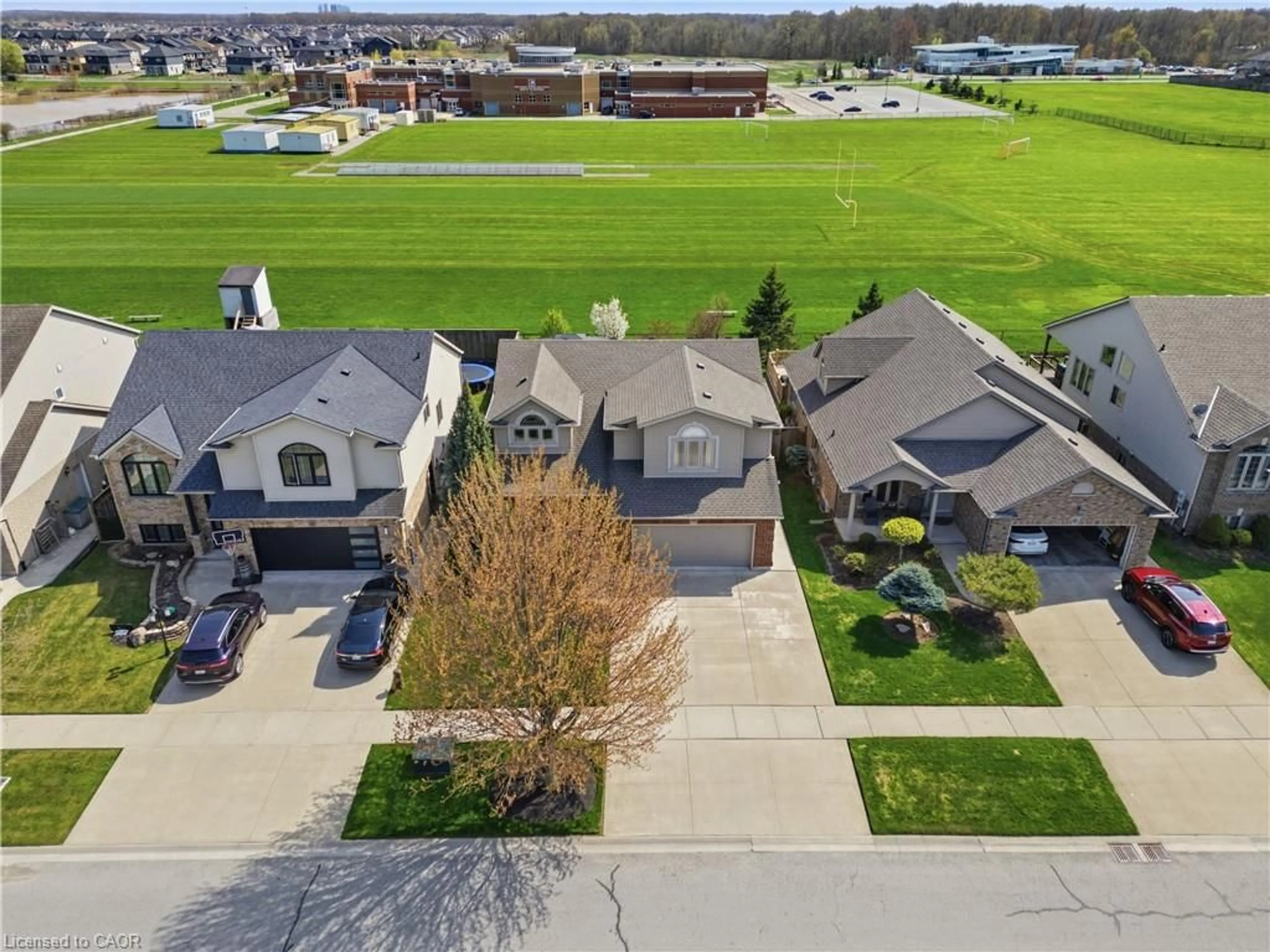 A pic from outside/outdoor area/front of a property/back of a property/a pic from drone, street for 8684 Mcgarry Dr, Niagara Falls Ontario L2H 3N7