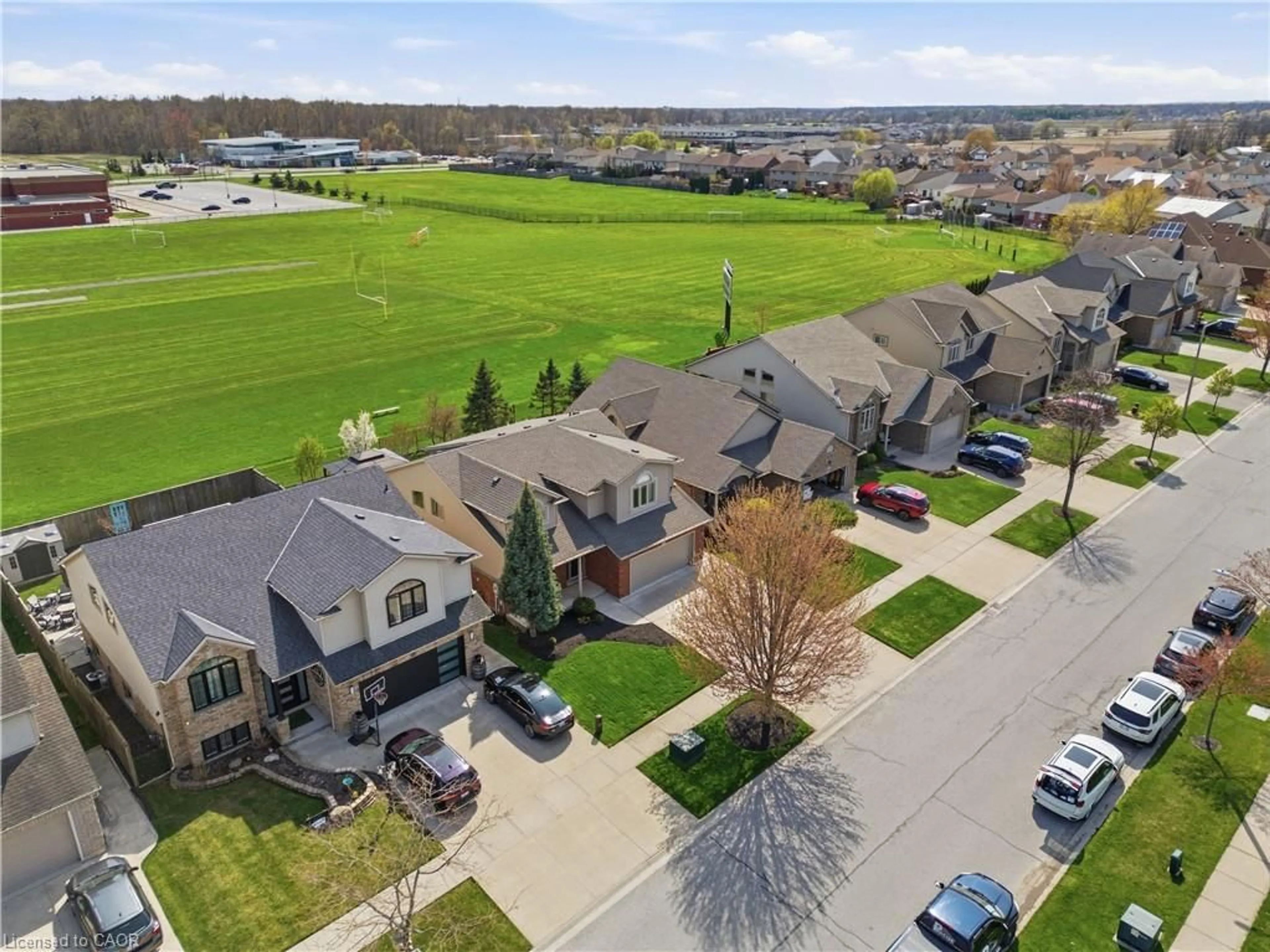 A pic from outside/outdoor area/front of a property/back of a property/a pic from drone, street for 8684 Mcgarry Dr, Niagara Falls Ontario L2H 3N7