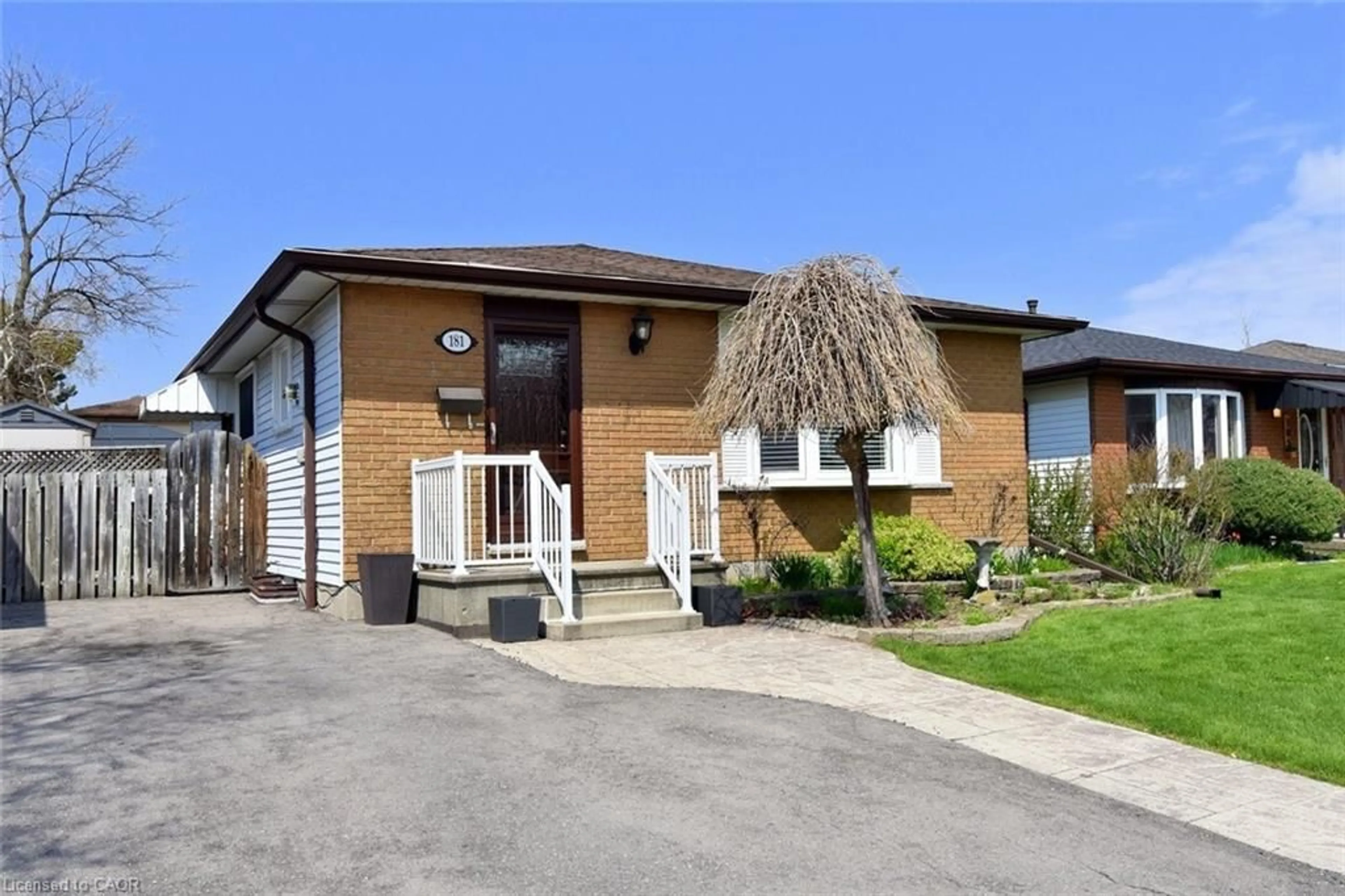 Home with brick exterior material, street for 181 Lawnhurst Dr, Hamilton Ontario L8V 4R2
