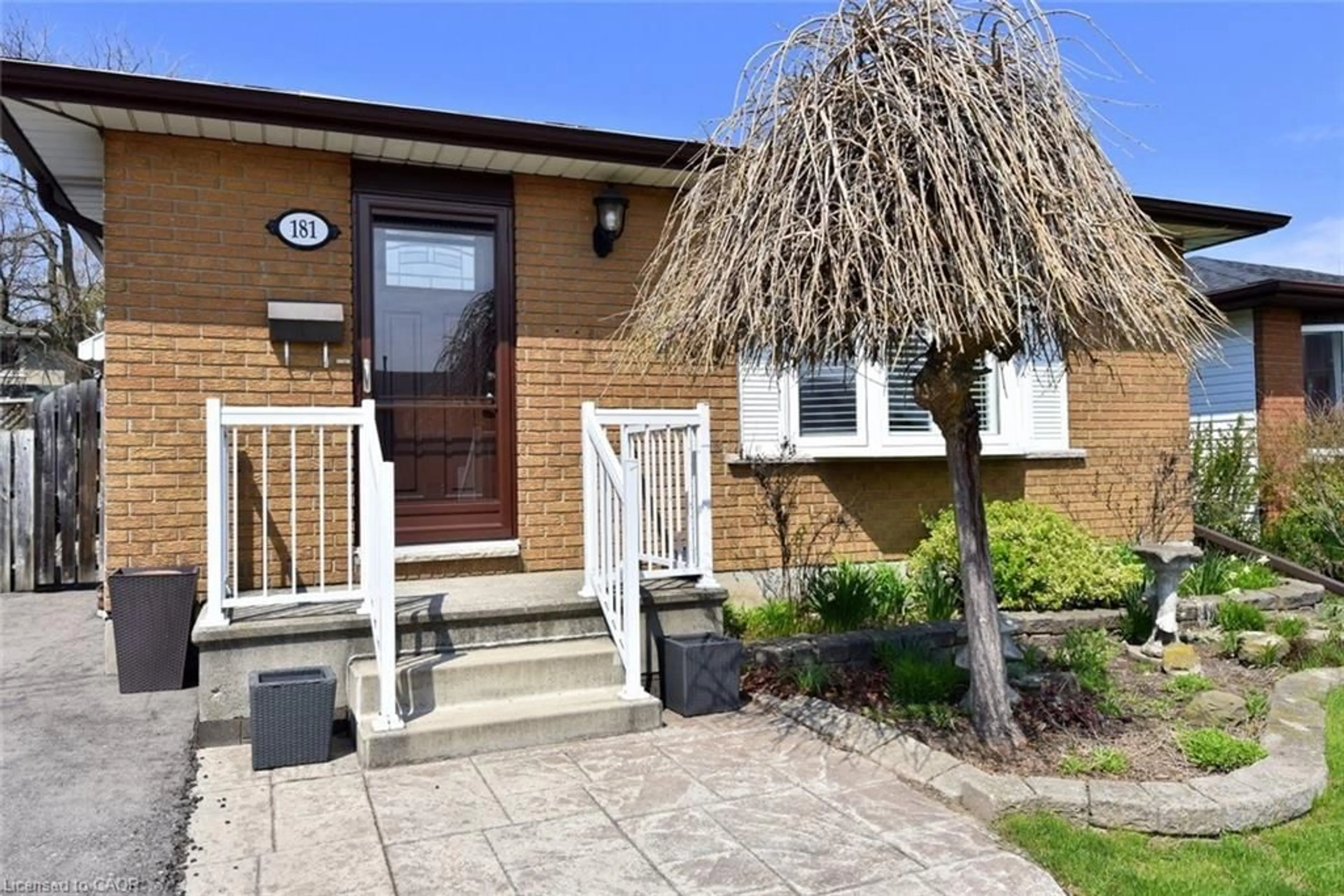Home with brick exterior material, street for 181 Lawnhurst Dr, Hamilton Ontario L8V 4R2