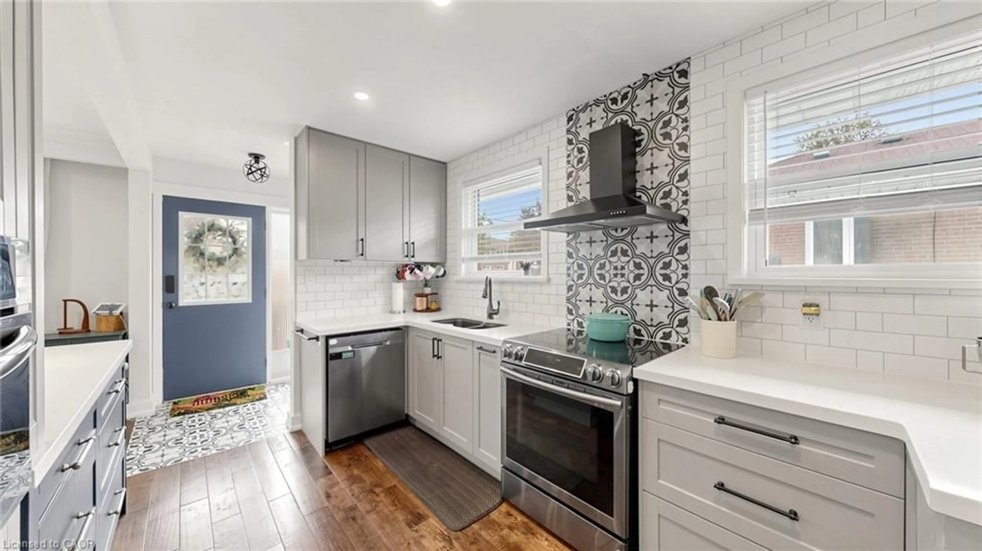 Open concept kitchen, ceramic/tile floor for 33 Neapolitan Dr, Scarborough Ontario M1P 4B2