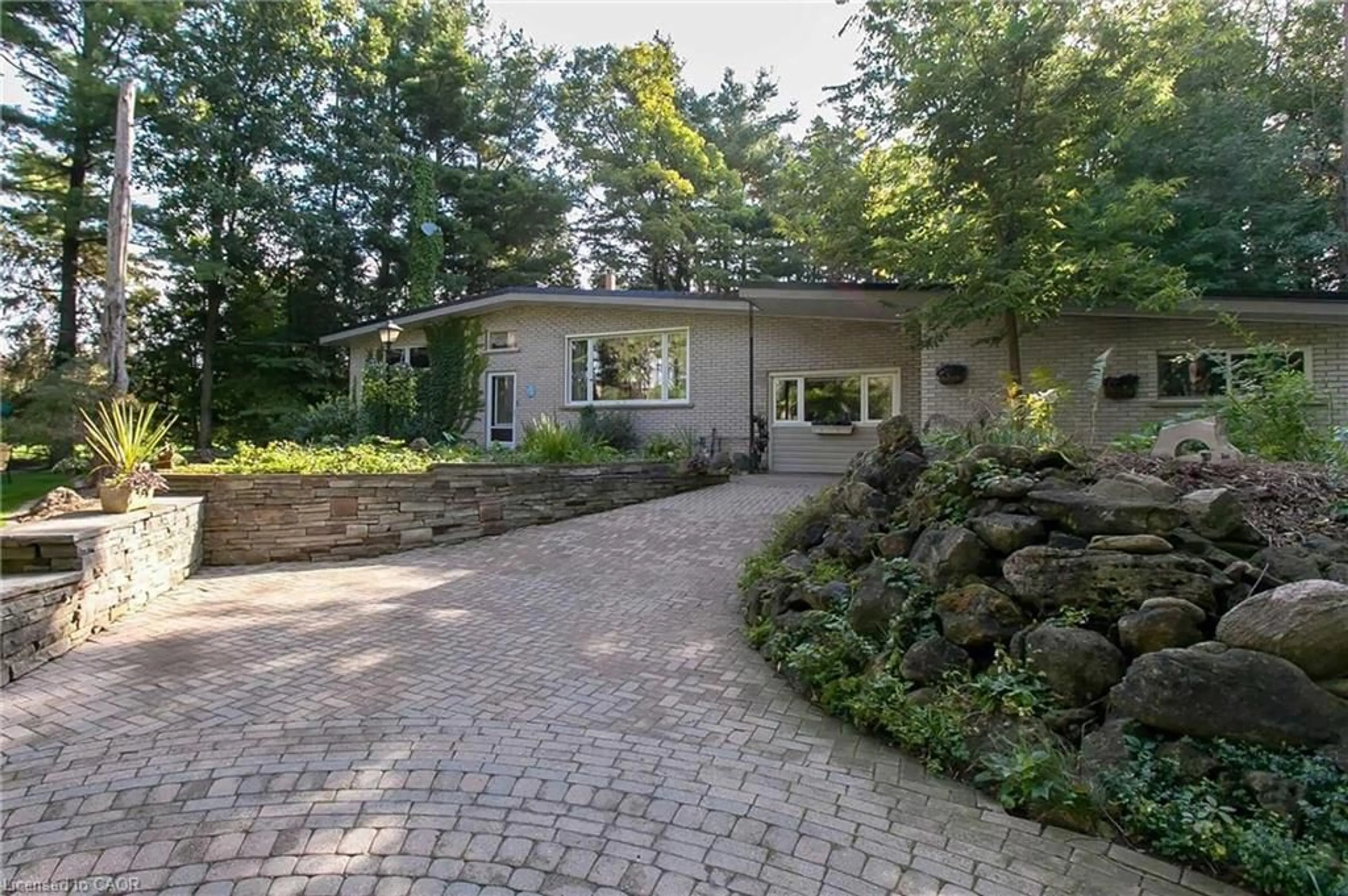 Unknown for 2602 No 2 Side Rd, Burlington Ontario L7M 0T1