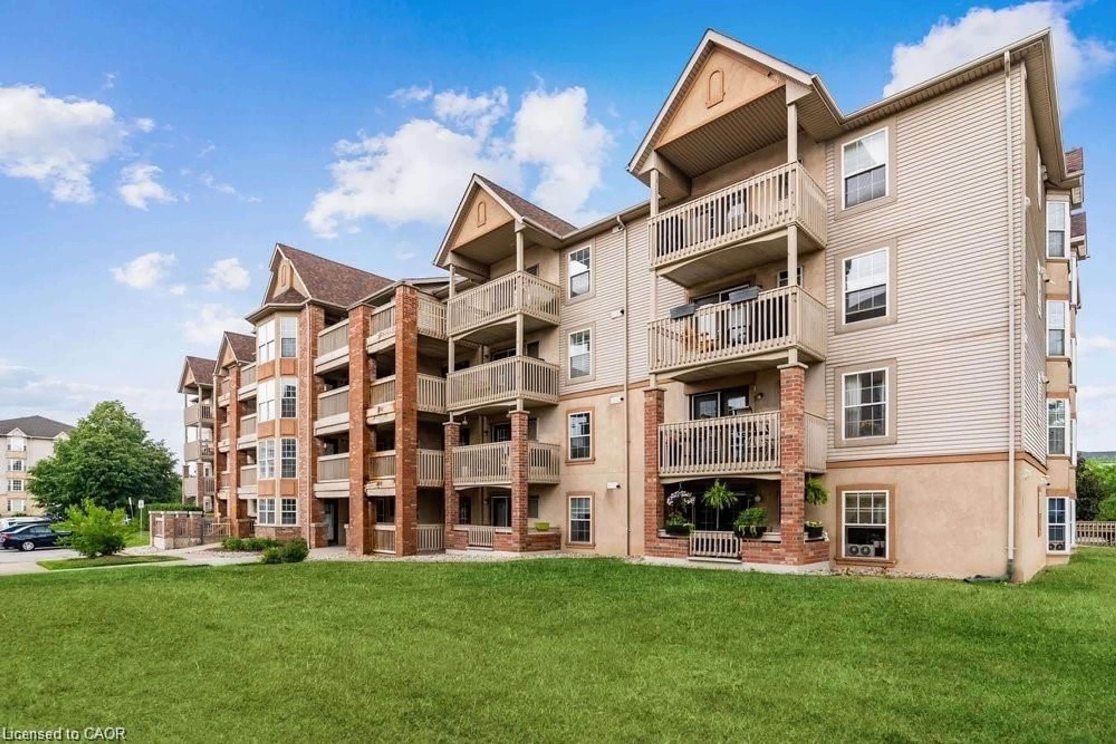 A pic from outside/outdoor area/front of a property/back of a property/a pic from drone, unknown for 4005 Kilmer Dr #406, Burlington Ontario L7M 4M2