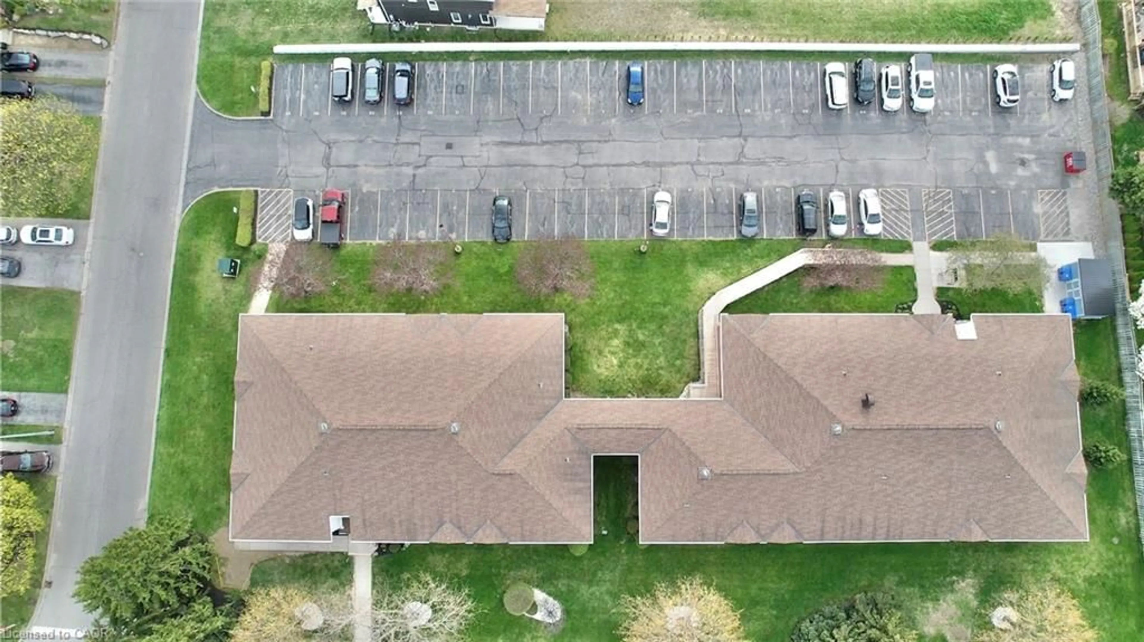 A pic from outside/outdoor area/front of a property/back of a property/a pic from drone, unknown for 60 Donly Dr #101, Simcoe Ontario N3Y 5K3