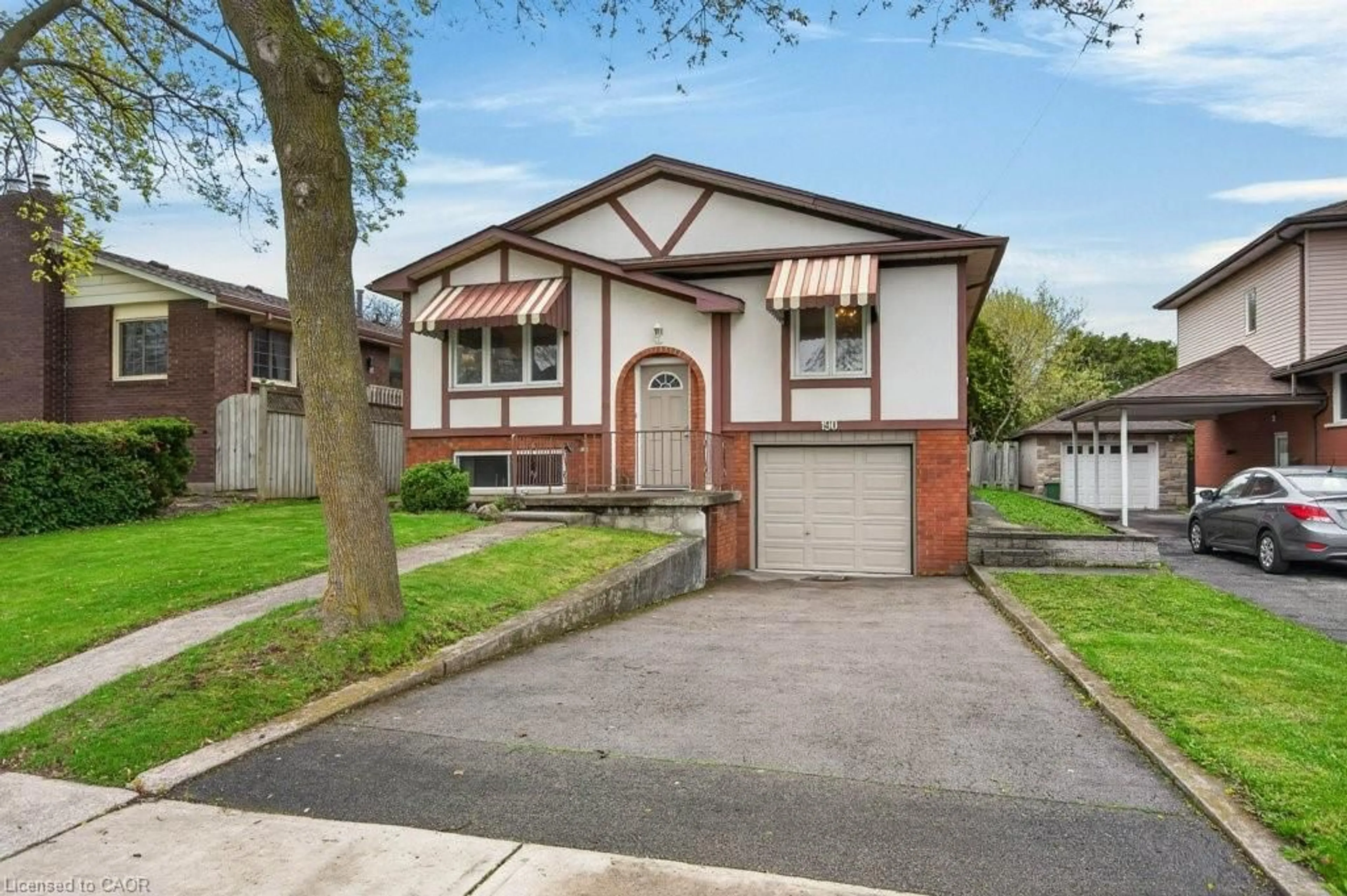 Home with brick exterior material, street for 190 Deschene Ave, Hamilton Ontario L9A 3K2