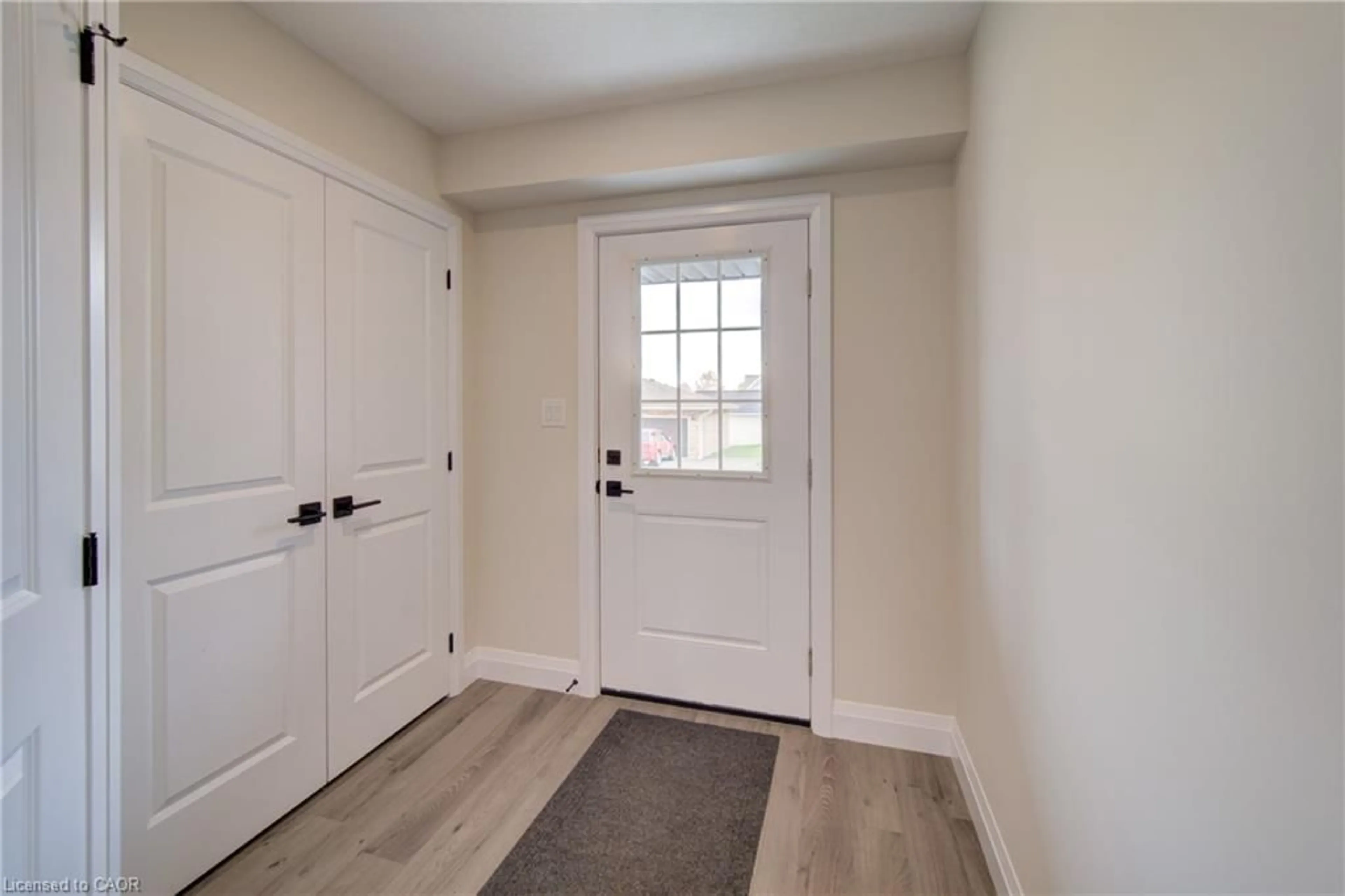 Indoor entryway for 723 Elma St, Listowel Ontario N4W 1W5