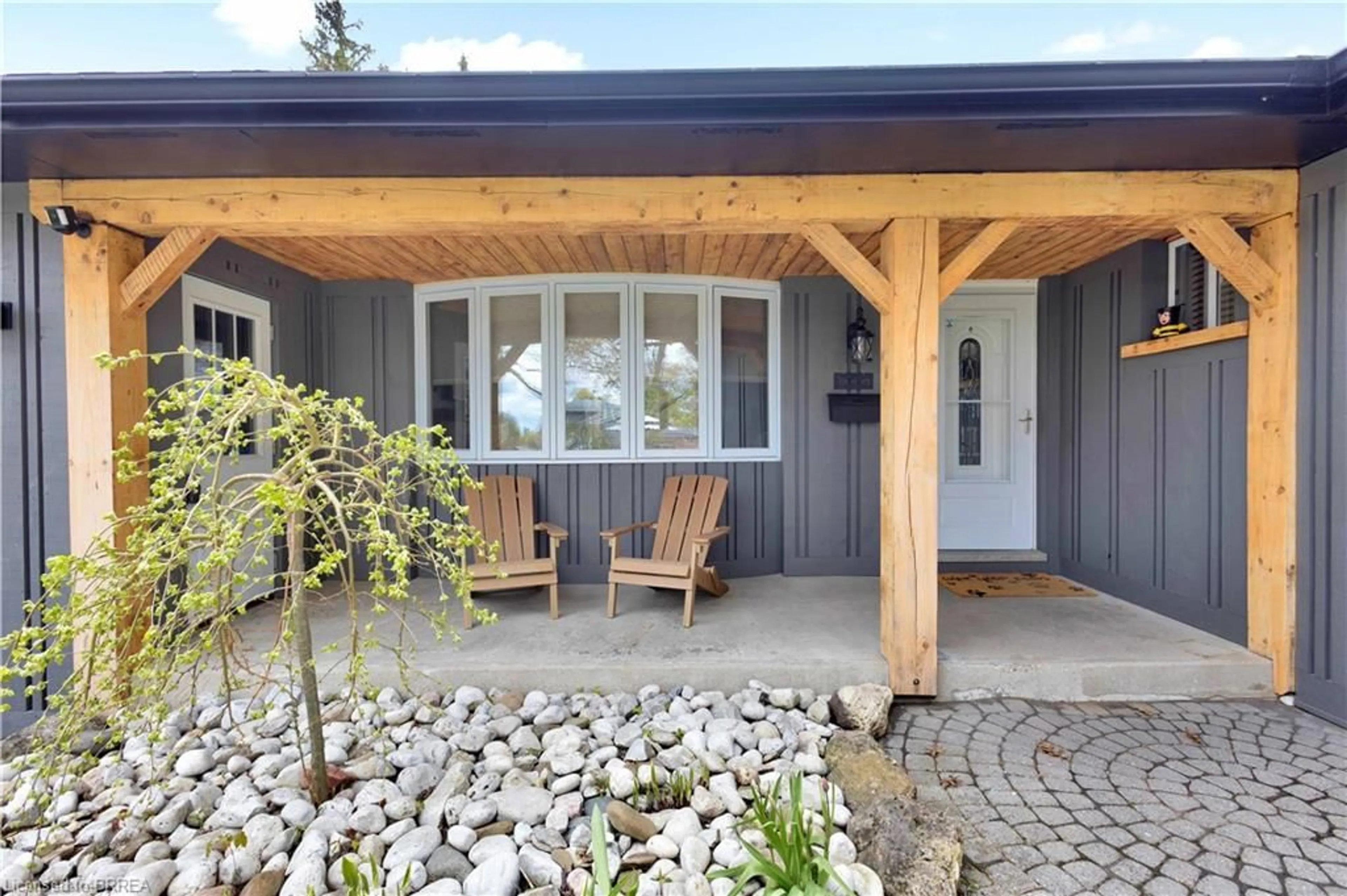 Patio, street for 9 Driftwood Dr, Brantford Ontario N3R 3K1