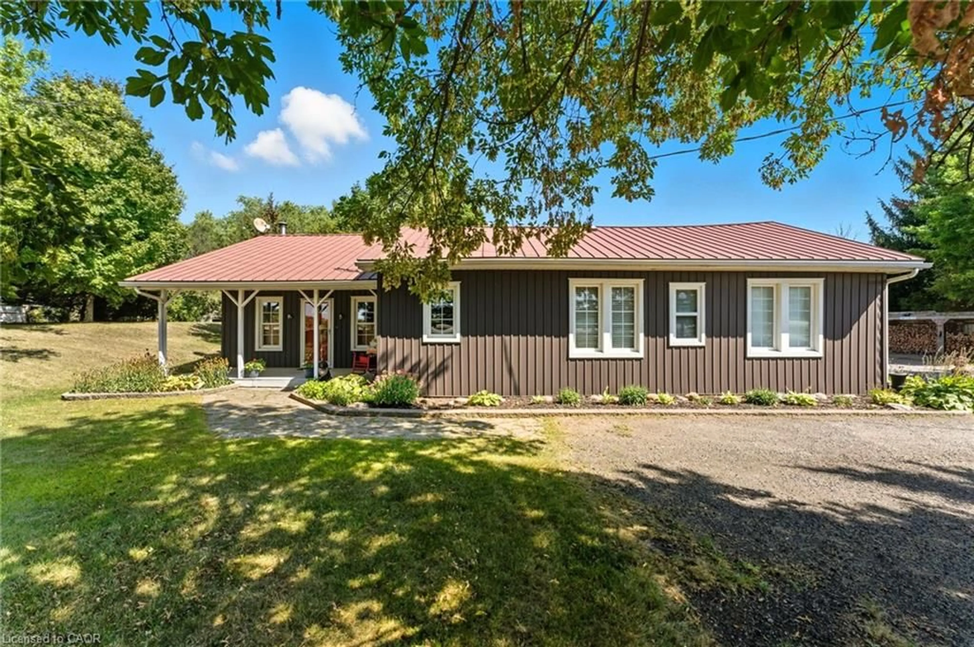 A pic from outside/outdoor area/front of a property/back of a property/a pic from drone, unknown for 394 Bishopsgate Rd, Brantford Ontario N3R 0B8
