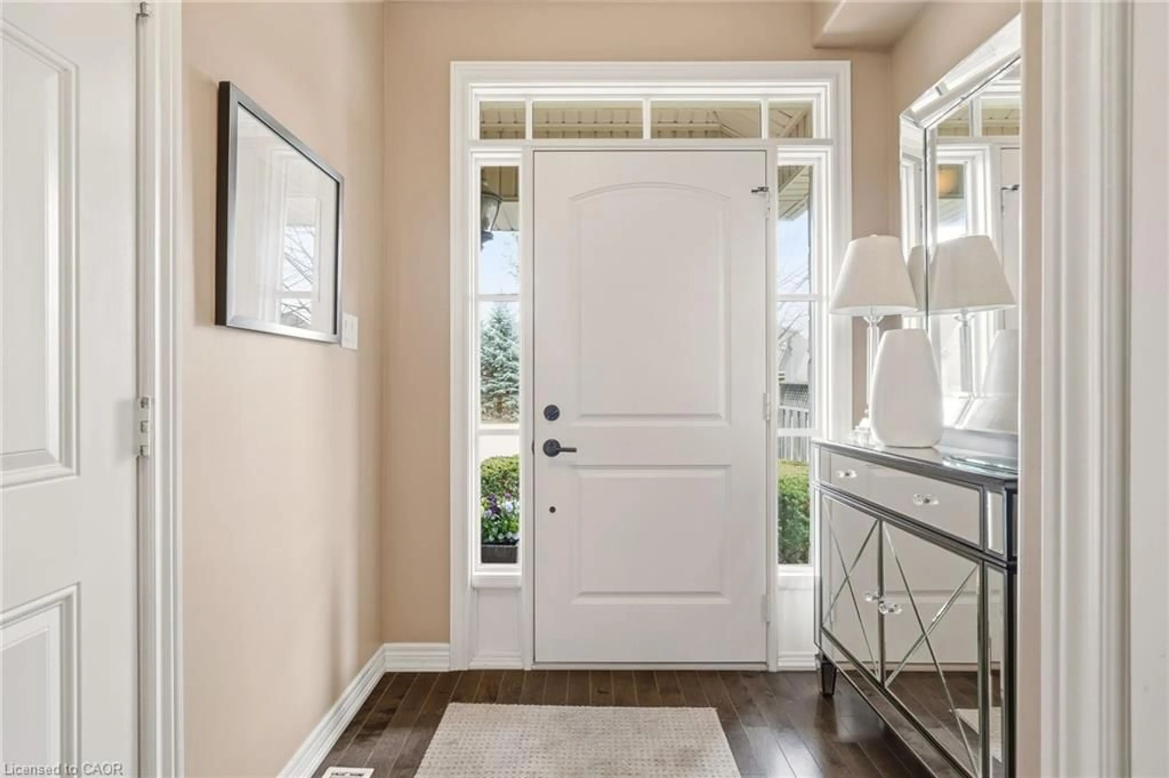 Indoor entryway for 72 Mcgrath Crt, Dundas Ontario L9H 0A5