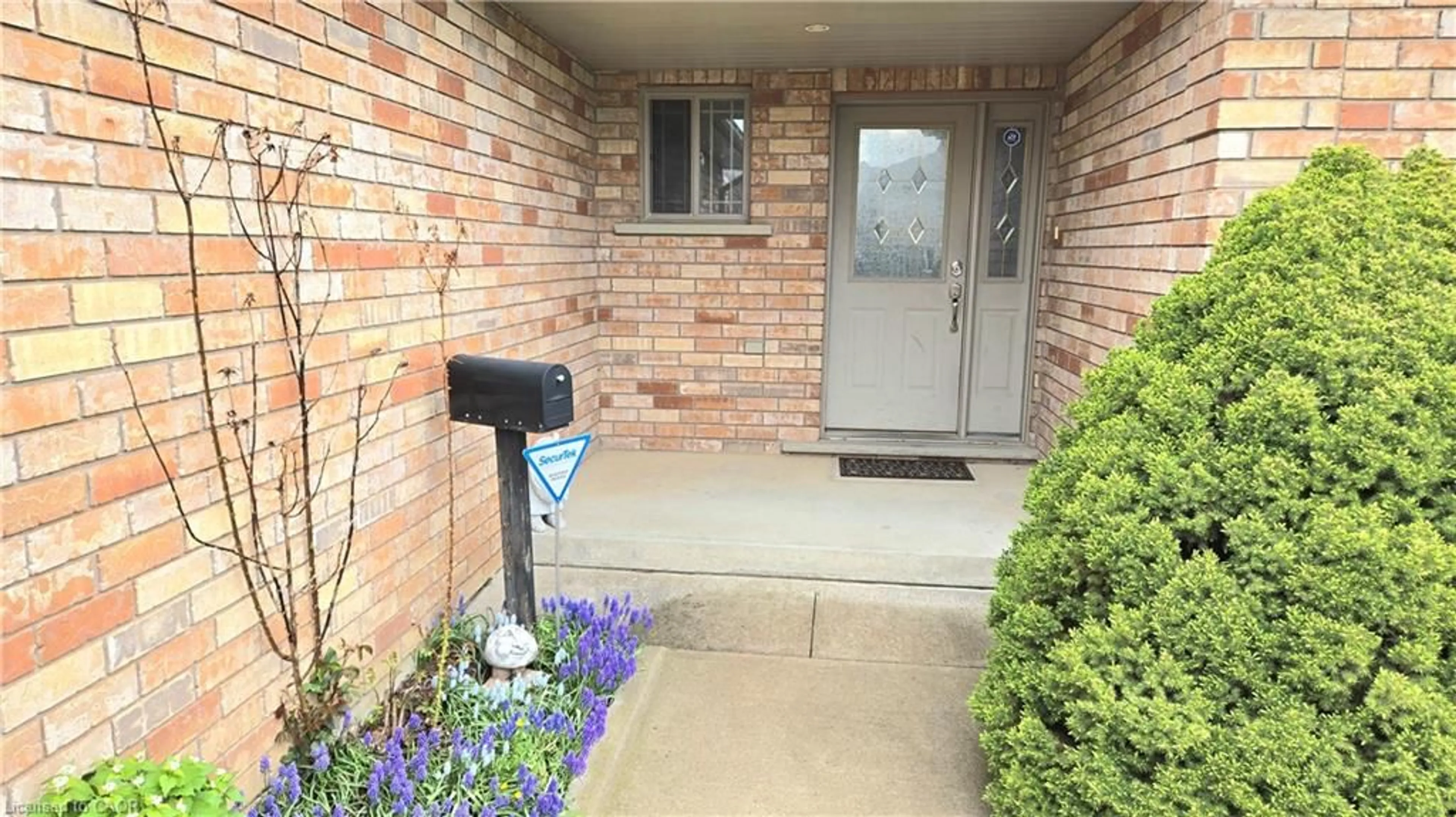 Indoor entryway for 451 Queen St, Simcoe Ontario N3Y 5N1