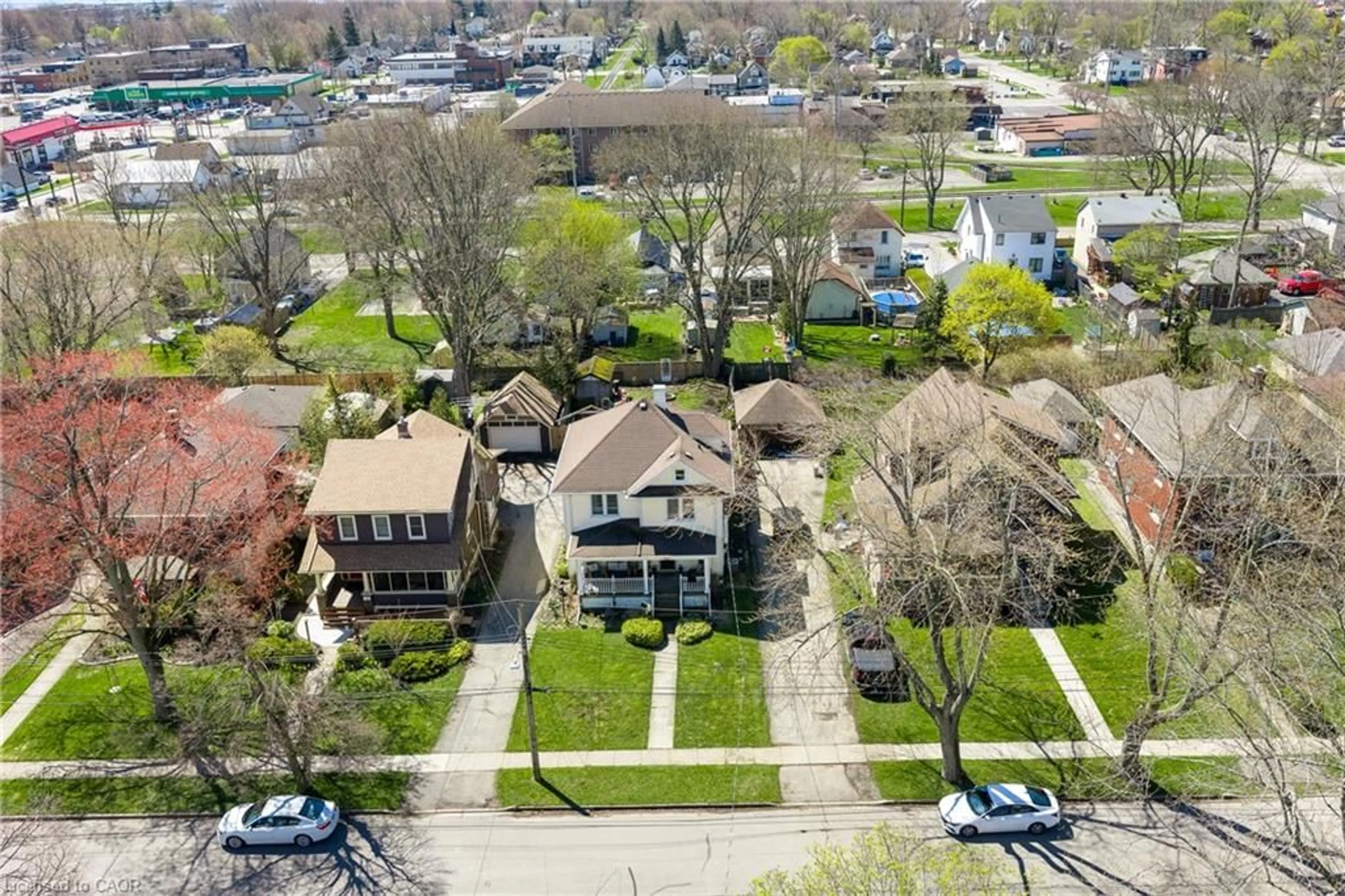 A pic from outside/outdoor area/front of a property/back of a property/a pic from drone, street for 122 Elgin St, Port Colborne Ontario L3K 3K2
