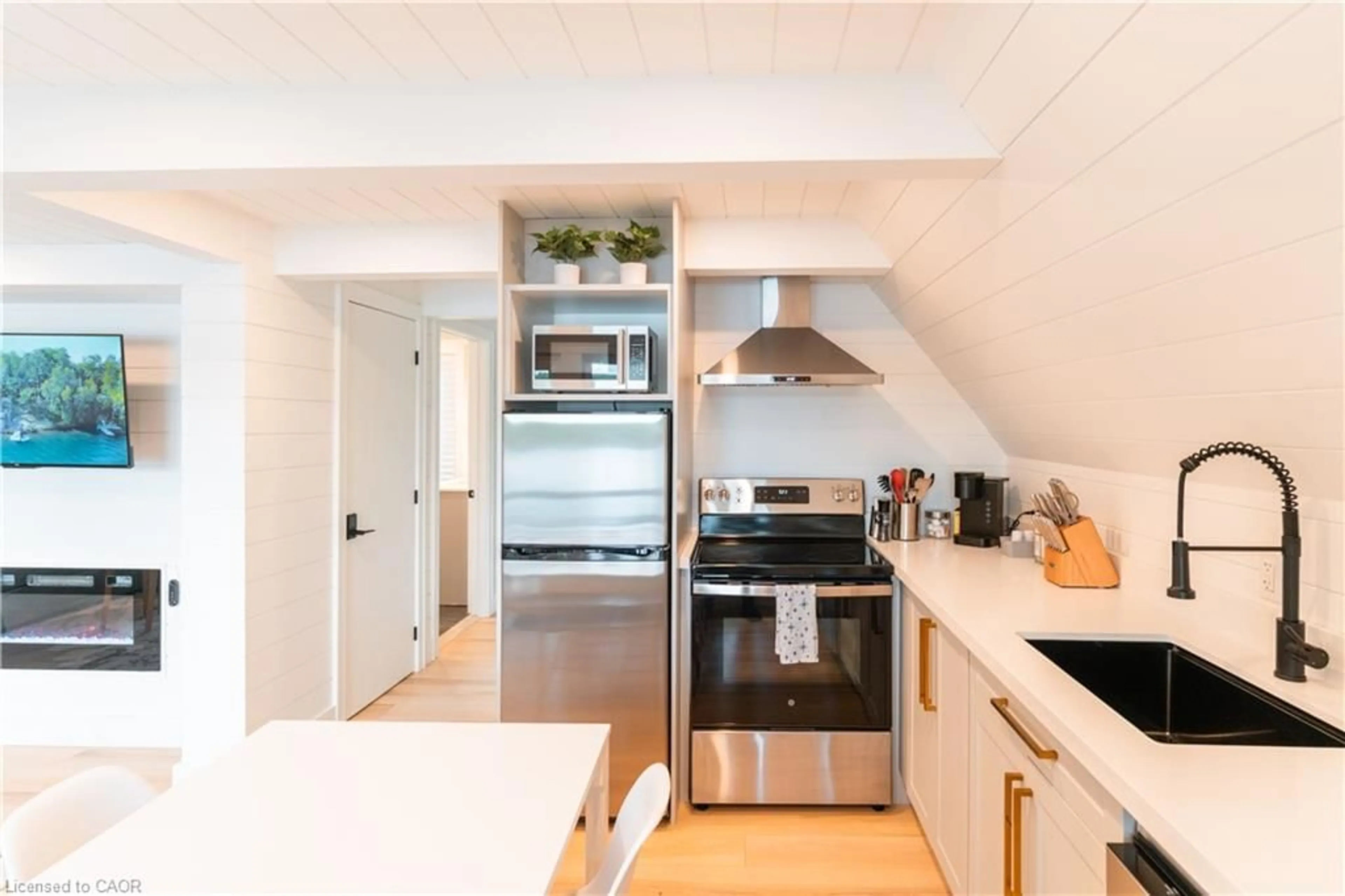 Open concept kitchen, unknown for 201 Menominee Lake Rd, Huntsville Ontario P1H 2J3