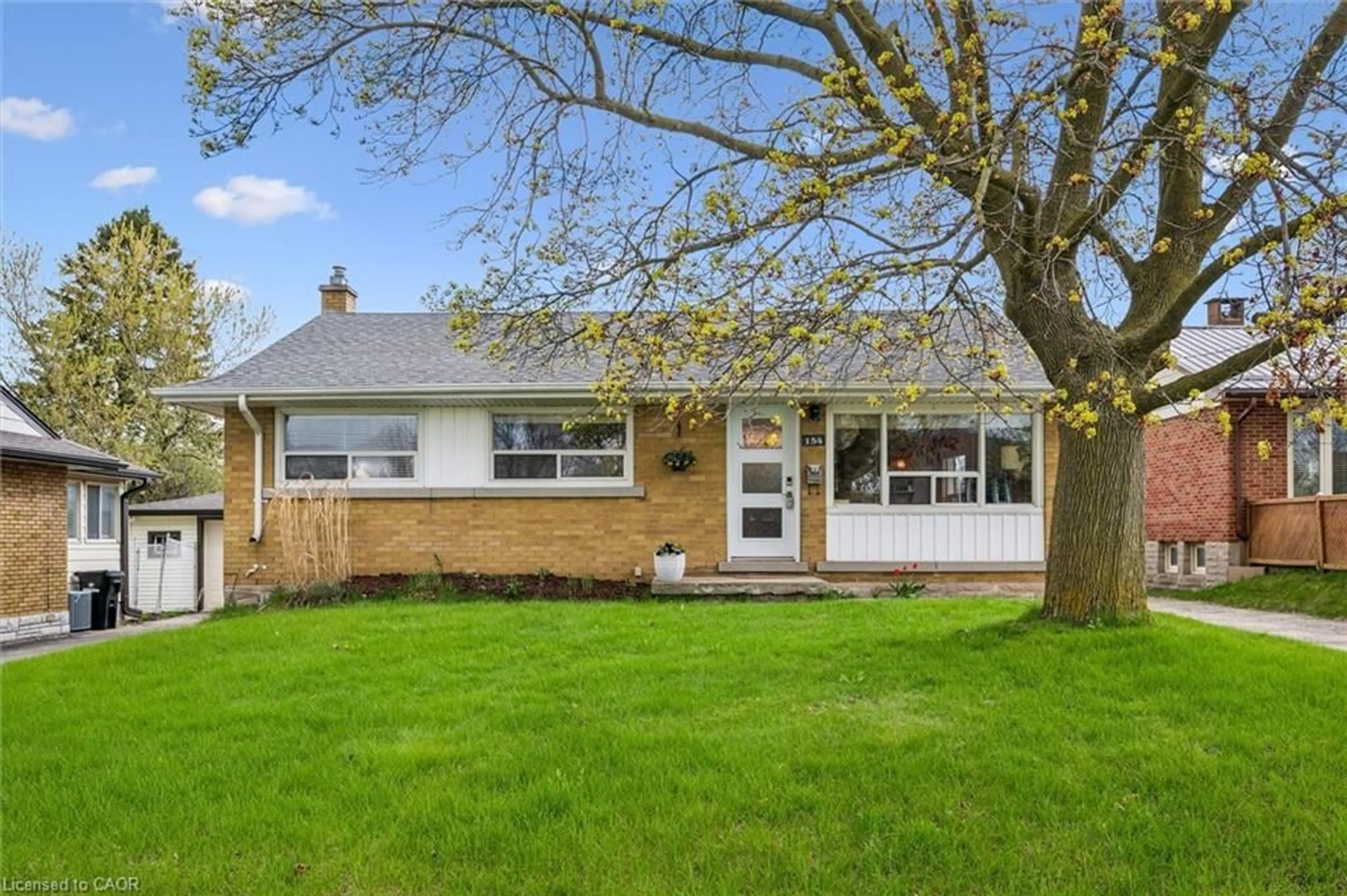 Home with vinyl exterior material, street for 154 Oriole St, Waterloo Ontario N2J 2B4