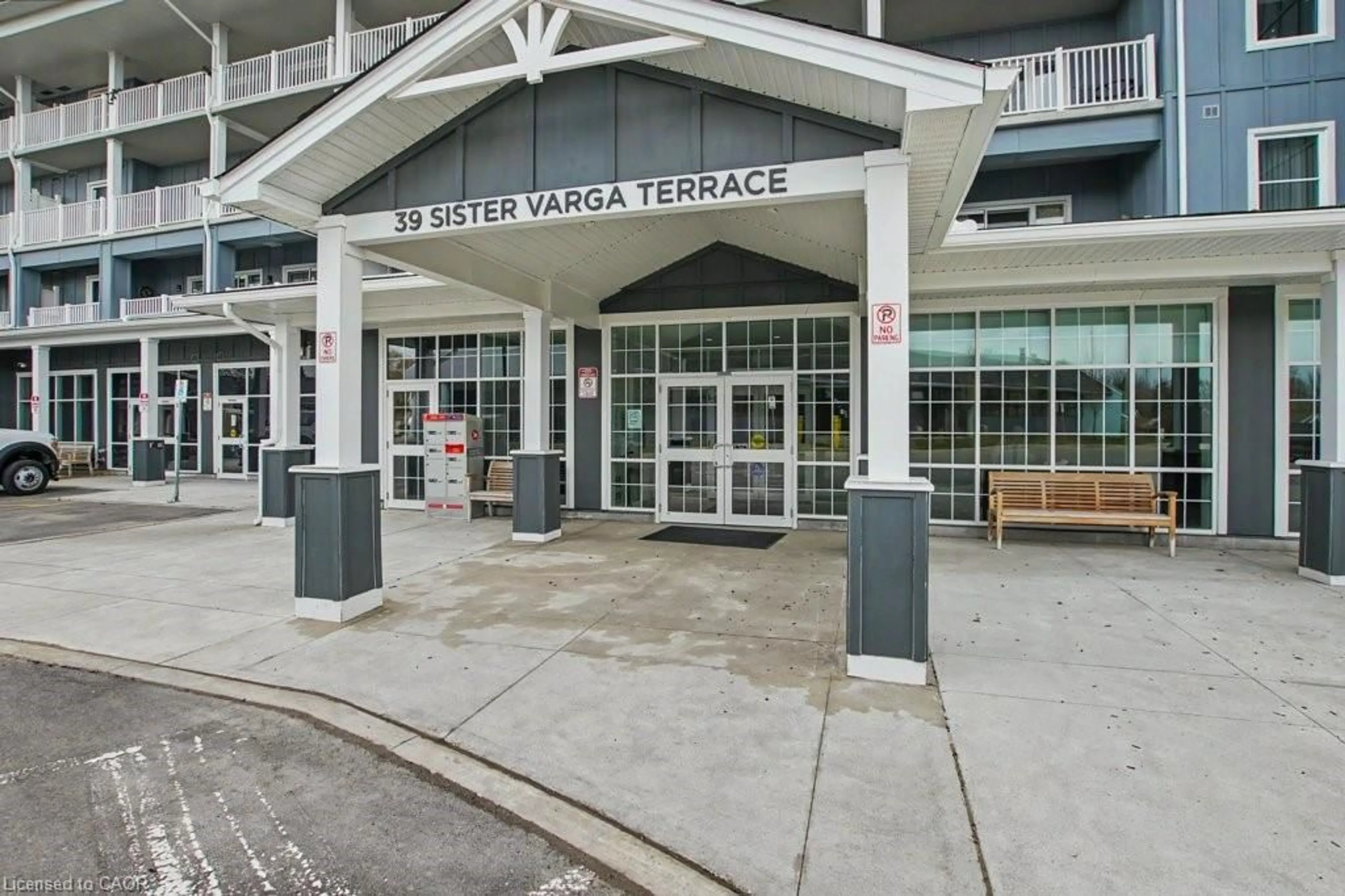 Indoor foyer for 39 Sister Varga Terr #116, Hamilton Ontario L9B 0J7