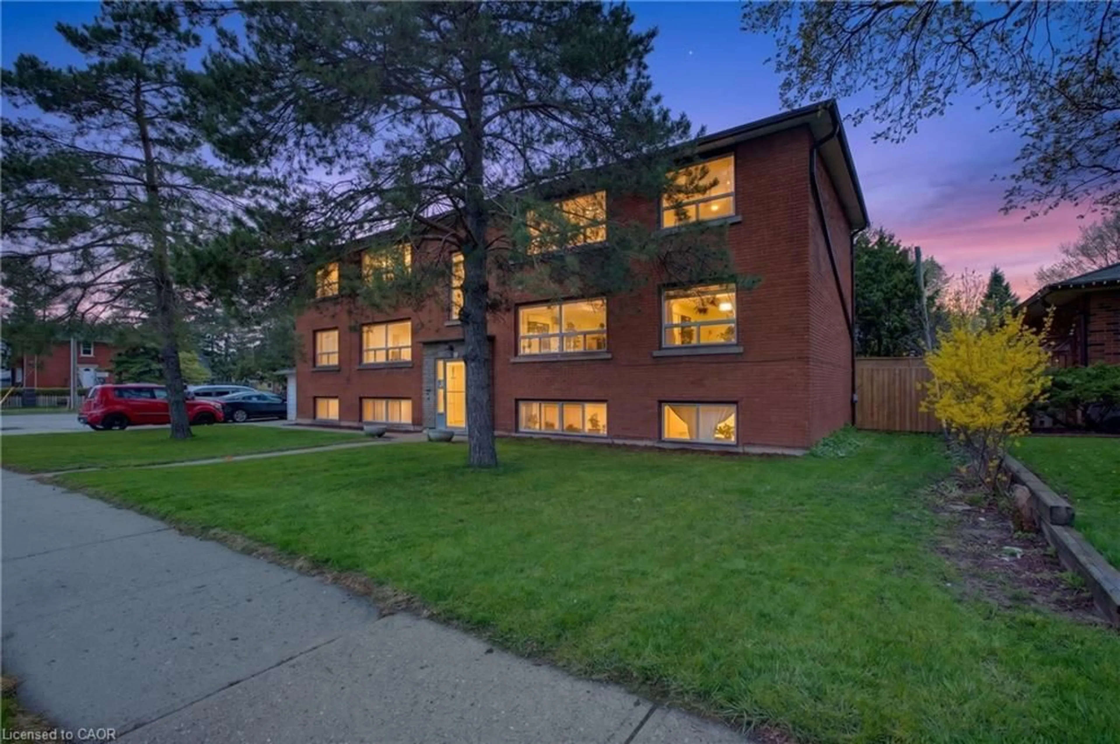 Home with brick exterior material, building for 72 Hoffman St, Kitchener Ontario N2M 3M9