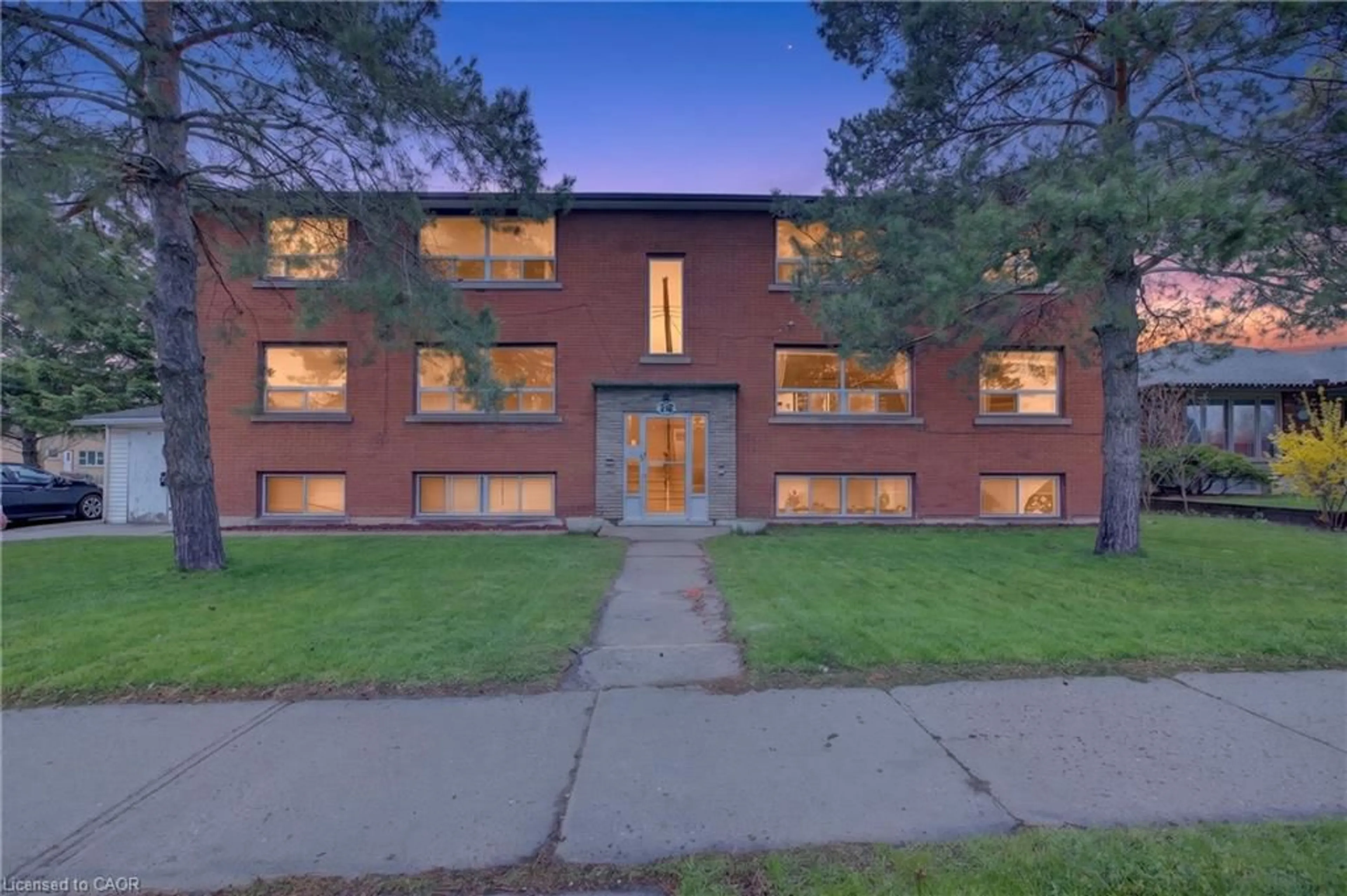 Home with brick exterior material, building for 72 Hoffman St, Kitchener Ontario N2M 3M9