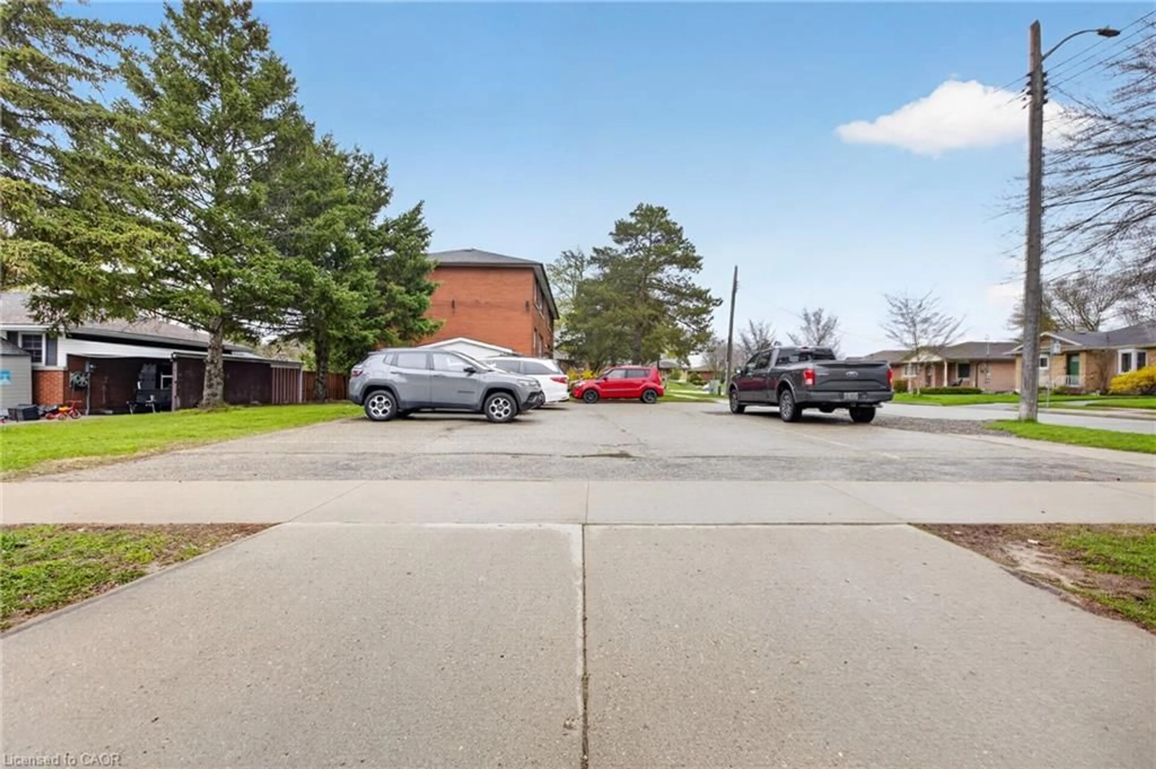 Unknown for 72 Hoffman St, Kitchener Ontario N2M 3M9