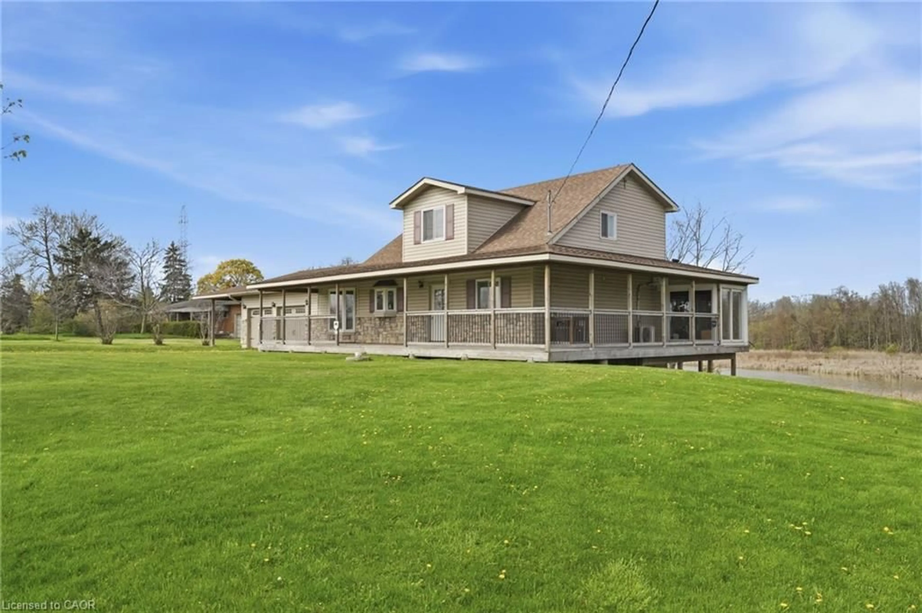 A pic from outside/outdoor area/front of a property/back of a property/a pic from drone, building for 111 Erie St, Nanticoke Ontario N0A 1P0