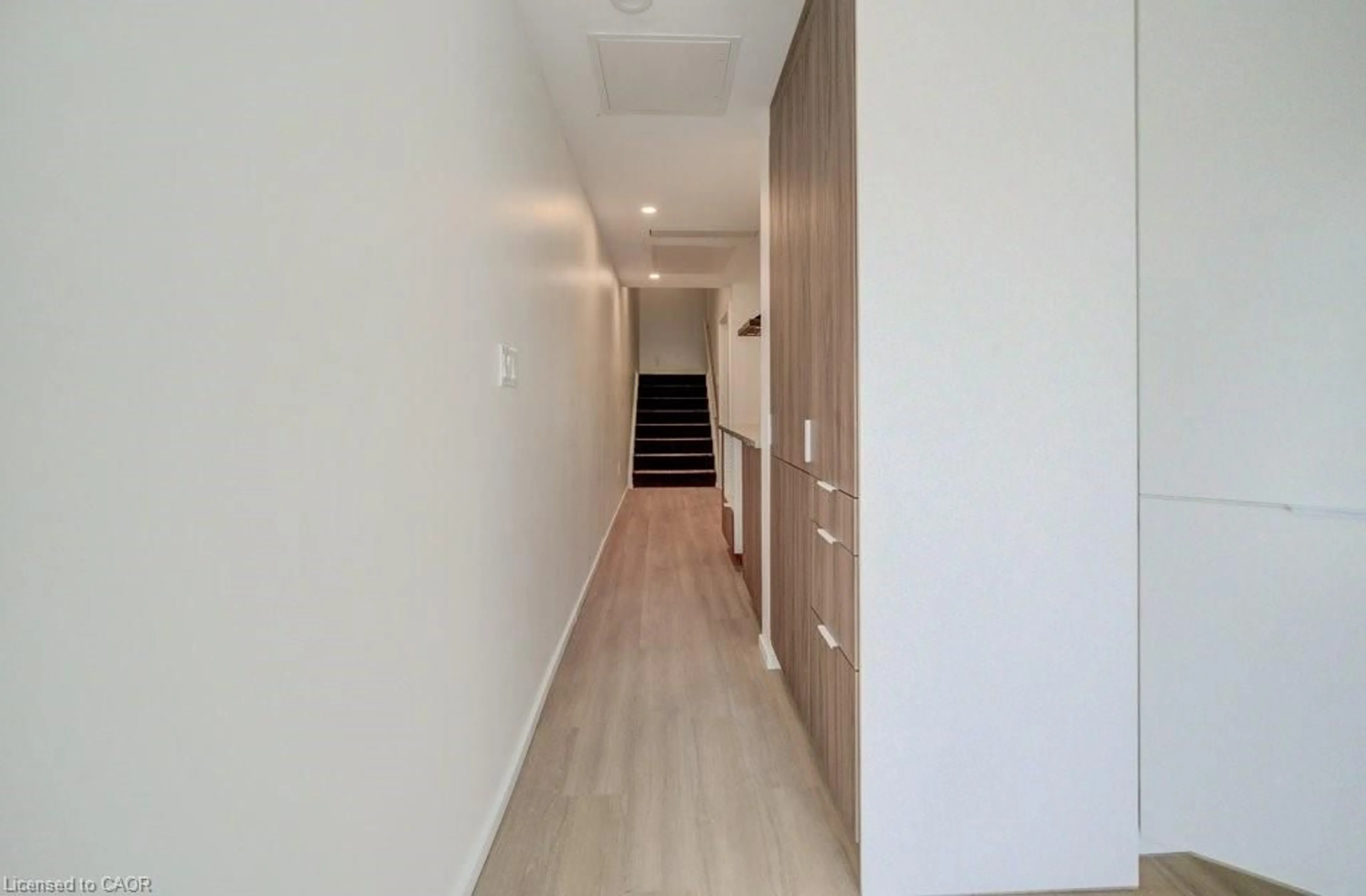 Indoor foyer for 26 King St, Kitchener Ontario N2G 2K6