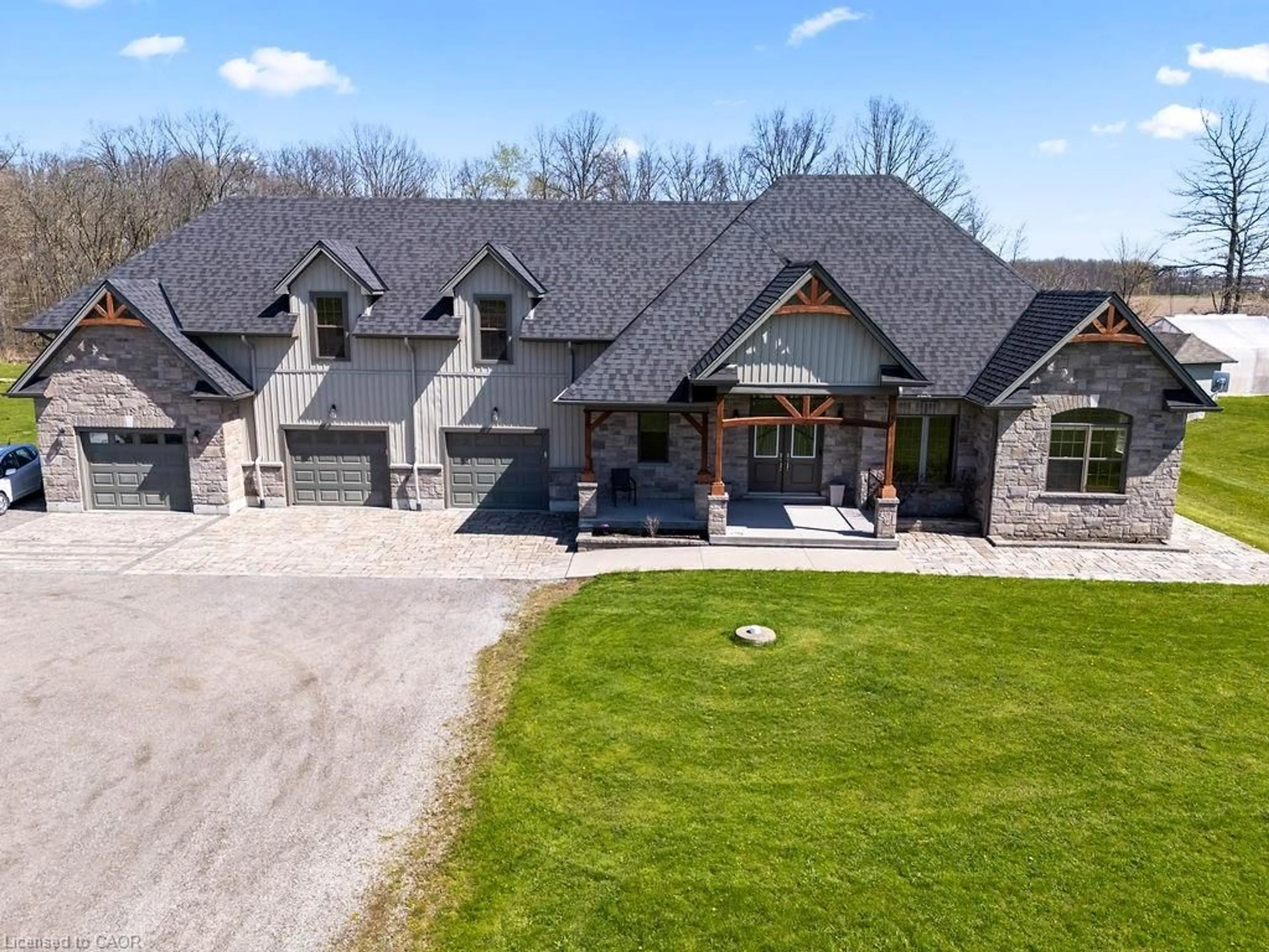 A pic from outside/outdoor area/front of a property/back of a property/a pic from drone, unknown for 3265 Mountain Rd, Beamsville Ontario L0R 1B2
