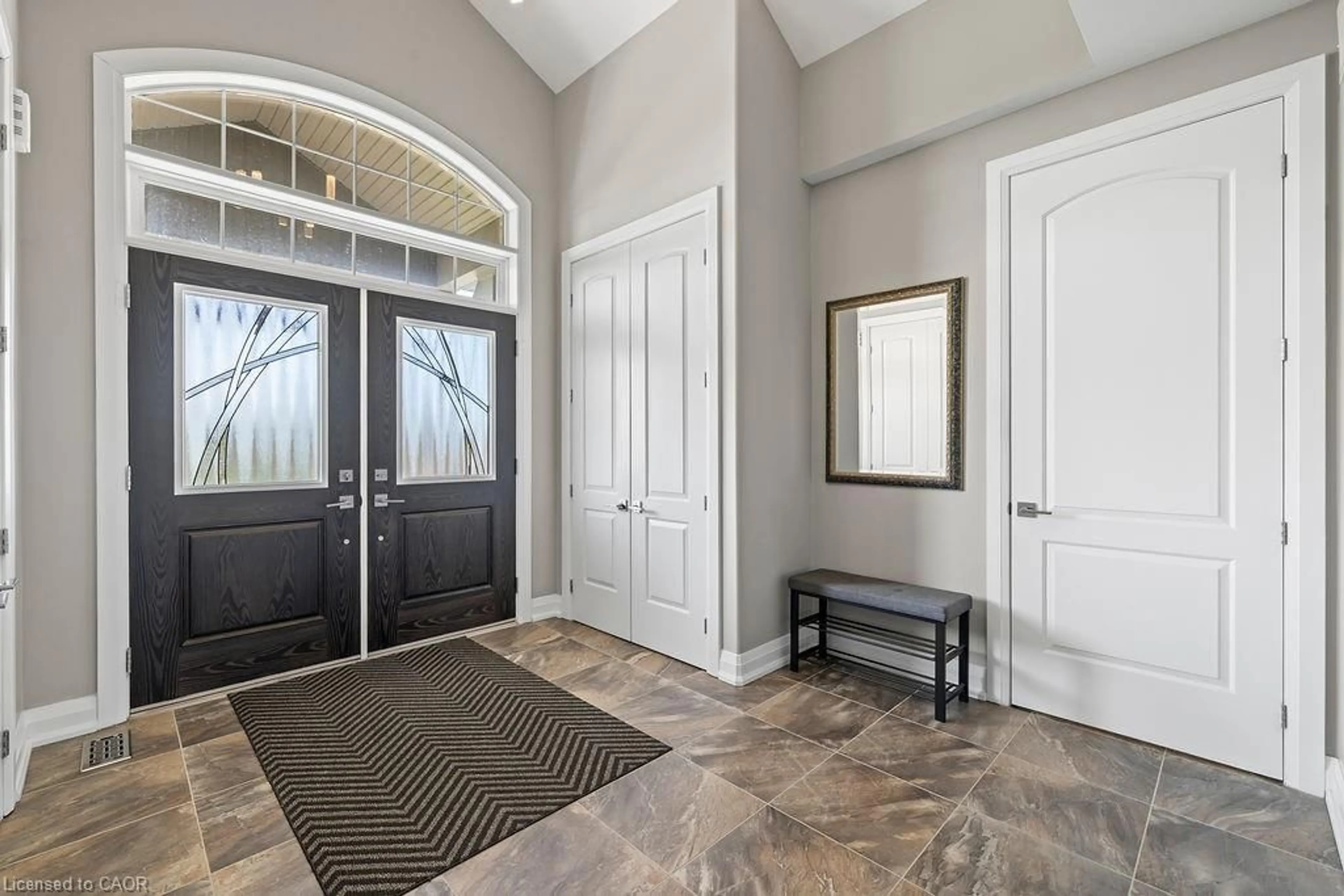 Indoor entryway for 3265 Mountain Rd, Beamsville Ontario L0R 1B2