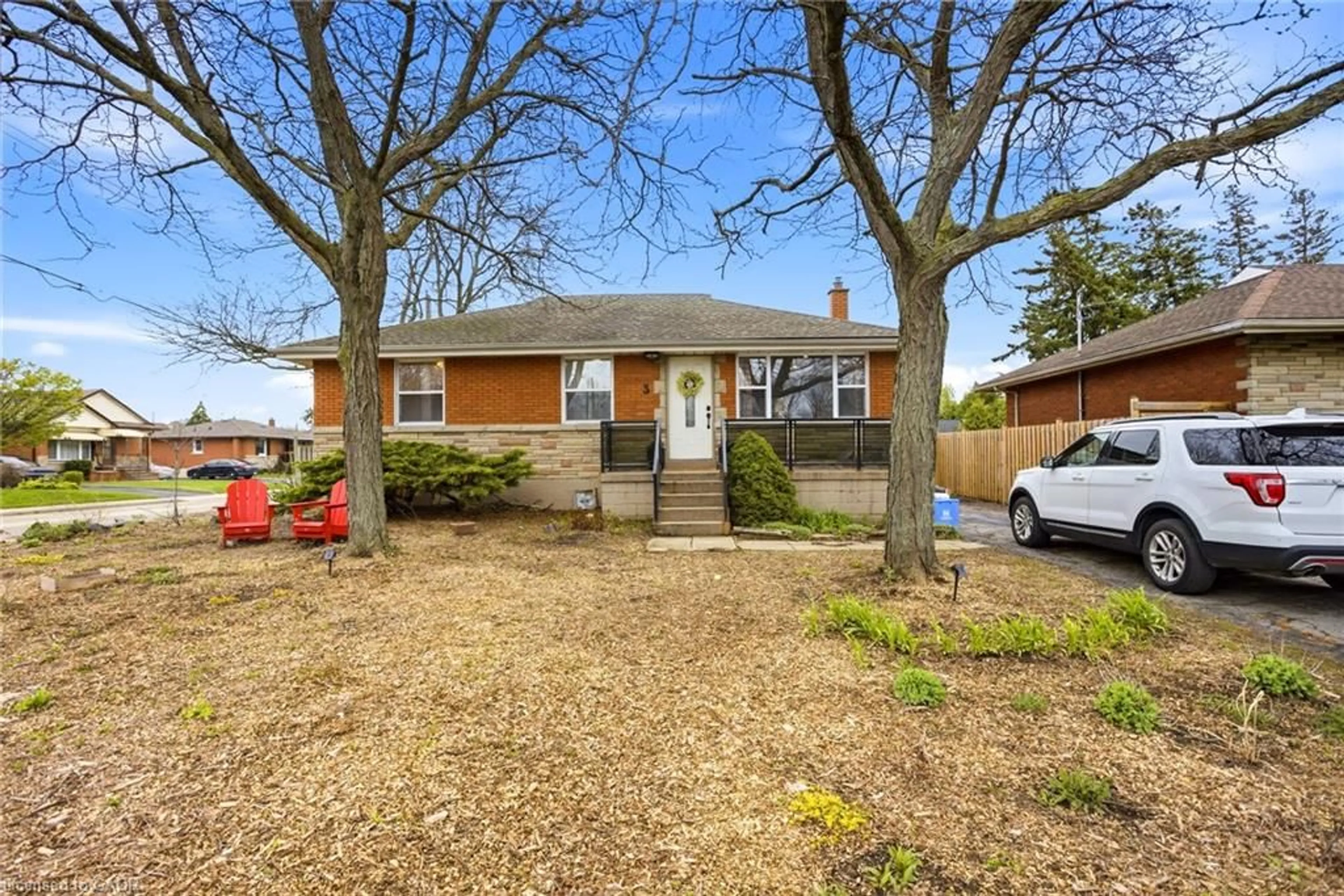 Unknown for 3 Fay Ave, Hamilton Ontario L8T 4B9