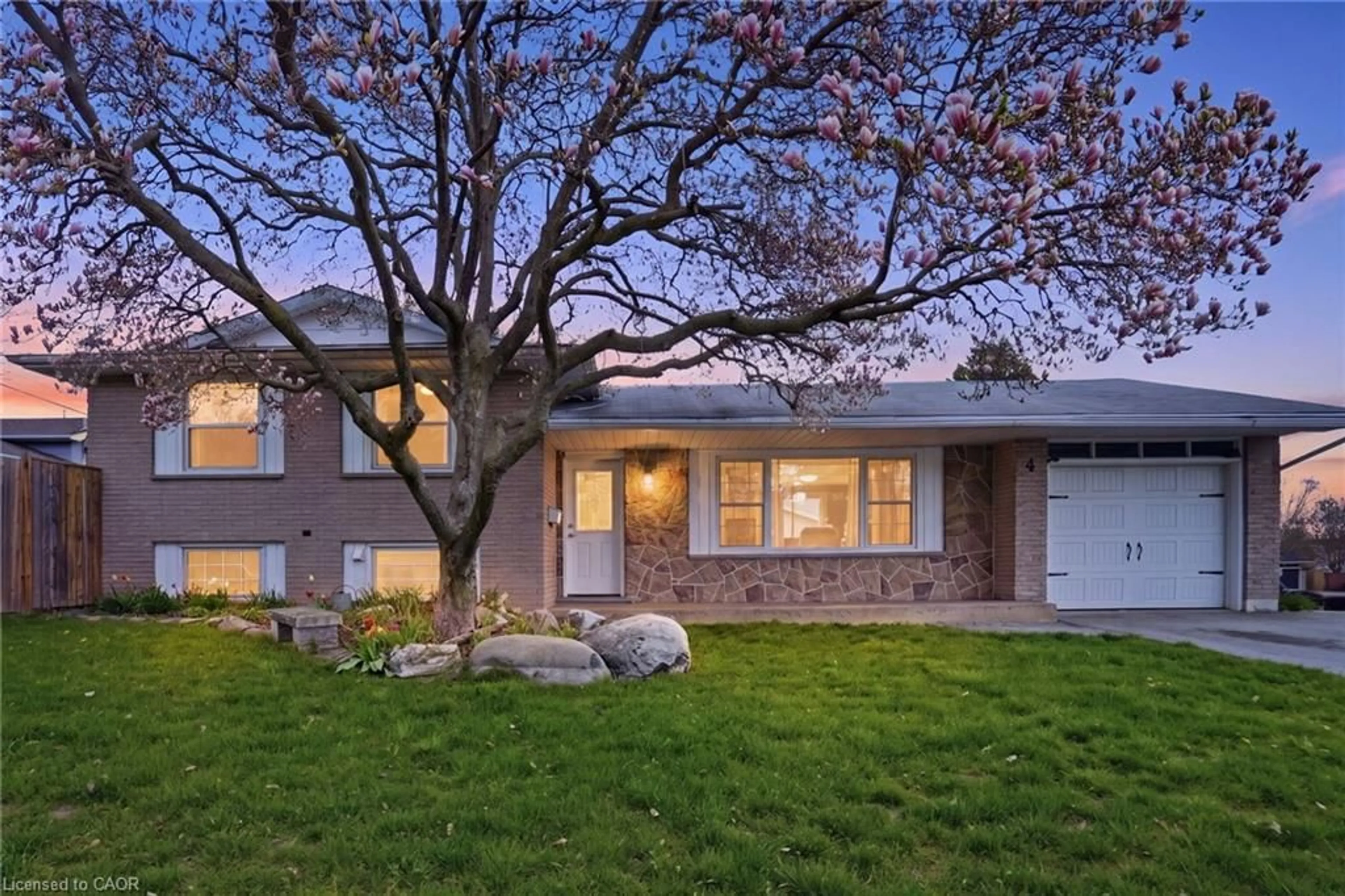 Home with vinyl exterior material, street for 4 Clifton Downs Rd, Hamilton Ontario L9C 2P2